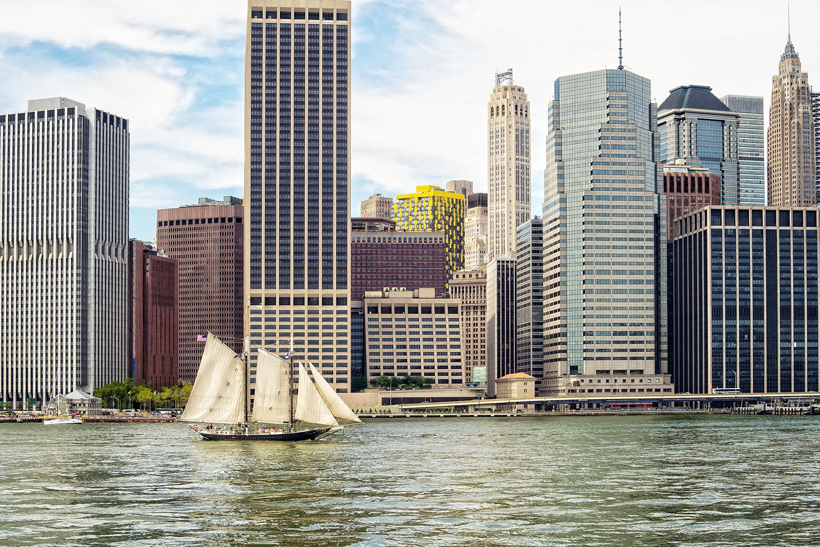 DSC05863_sailing-on-the-east-river_lg.jpg