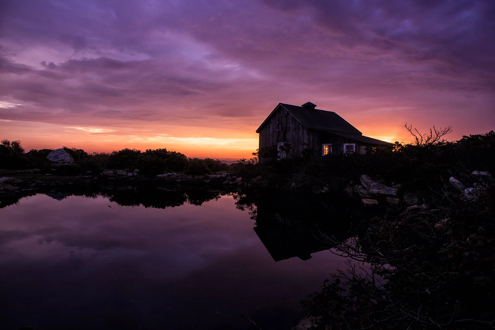 DSC08736_sunrise-at-the-art-barn-star-island_lg.jpg