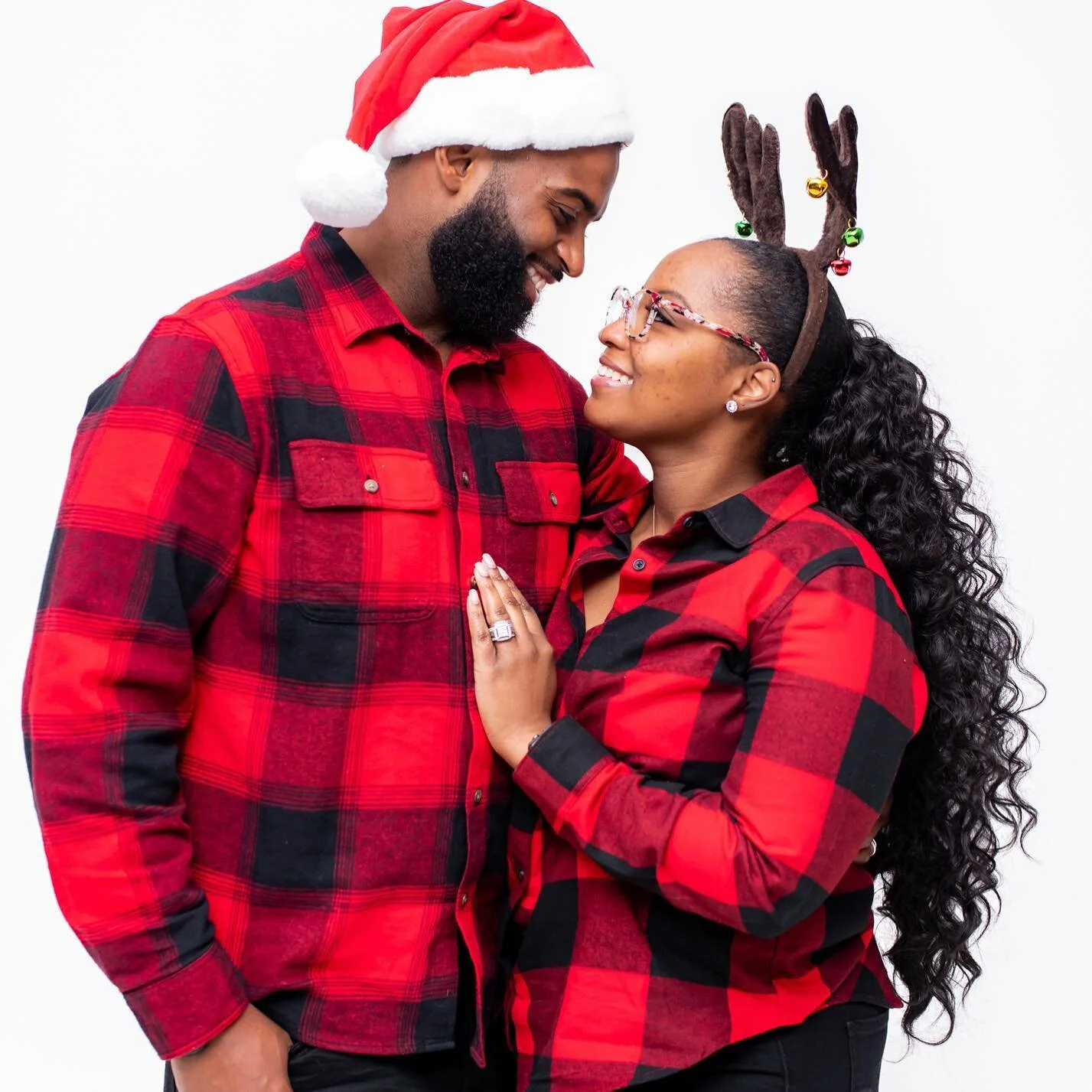 It&rsquo;s day 12 of my mini series: 14 days of Black Love! I&rsquo;m giving Christmas in Feb vibes cause I know some of y&rsquo;all still have your Christmas trees up&hellip; 👀 I&rsquo;m not judging though. 🥴😂🎄

Featuring: LaTia &amp; Corey

#mo