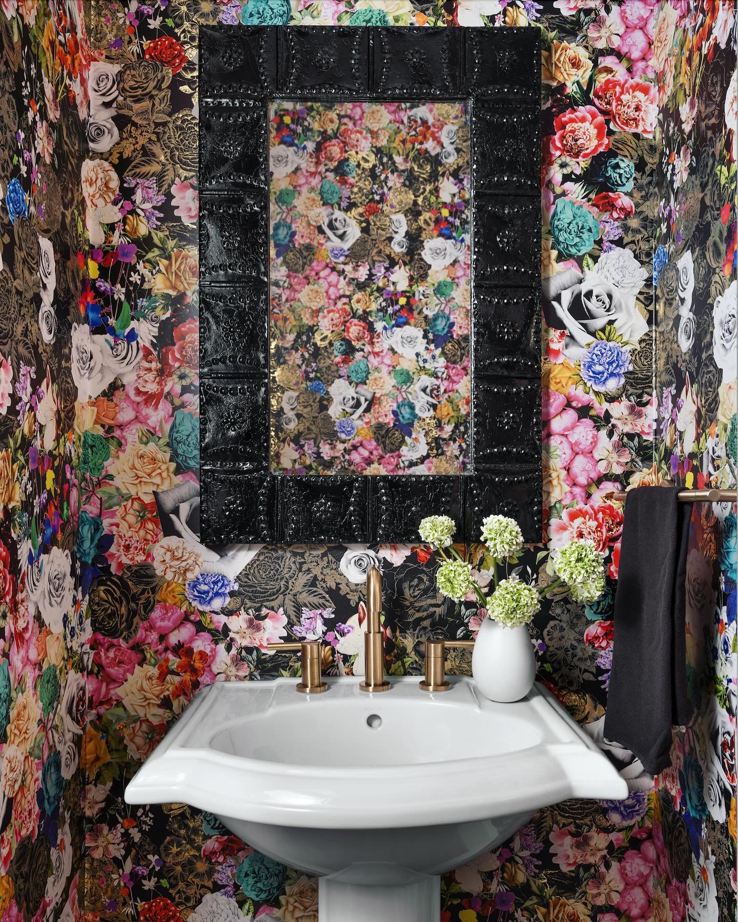 We are always happy to hear that clients love their space, straight from their designer! These floral walls are making our rainy Monday a happy one!!

Design: Perry Walter @perrywalter 
Photography: Robert Peterson @rusticwhiteinteriors 
Styling: Eli
