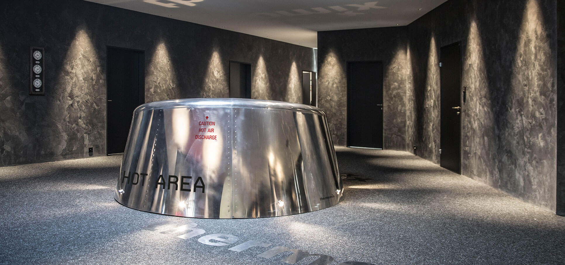 2-ladenbau-moebel-design-produkt-einrichtung-store-concept-konzept-interieur-design-rohrfabrik-moebel-kleiderstaender-kleider-zimmer-rohr-gestell-regal2.jpg