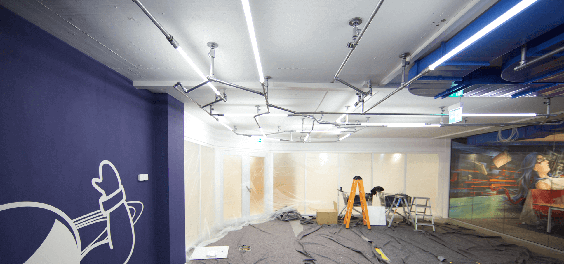 Ladenbau-wasserrohr-baslerpark-installation-licht.png