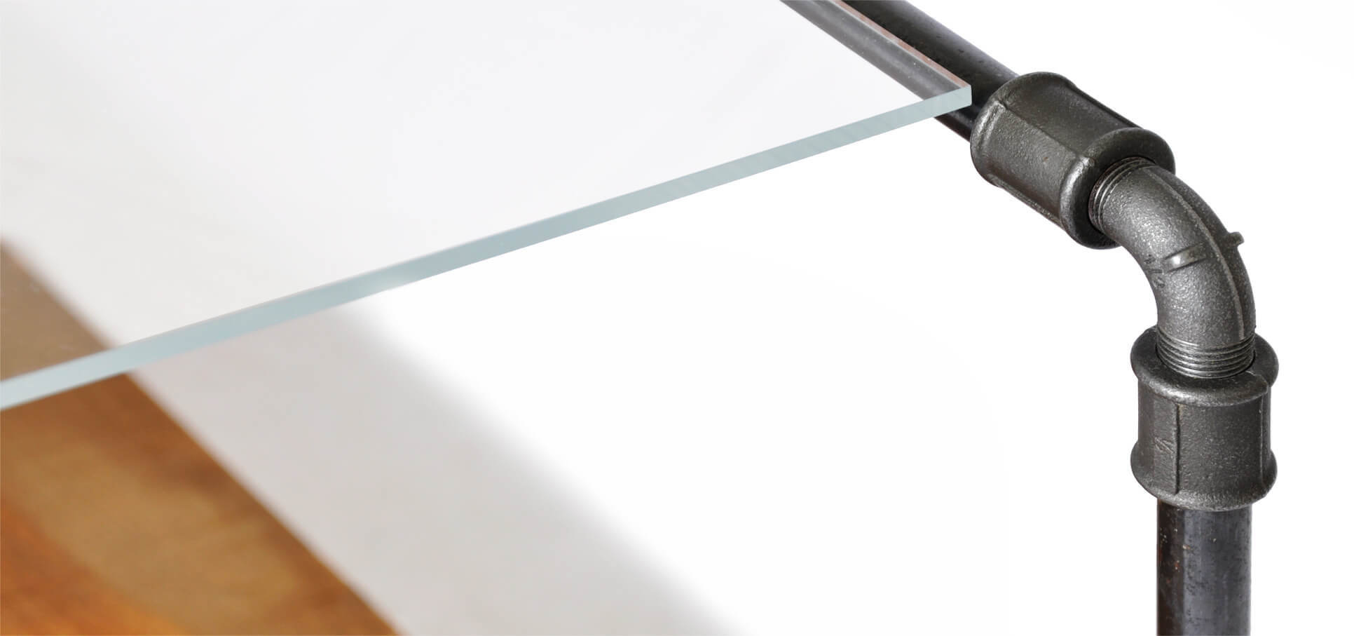 Low-Board-Detail-Glas-Rohr.jpg