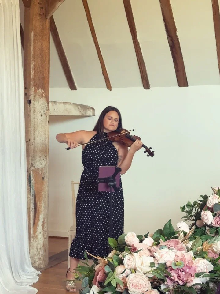 Three short clips taken by @yourreelcontent at the recent beautiful wedding @eventsatskylark #violin #weddingmusician #weddingmusic #weddingviolinist #weddingentertainment #violinist #violincover