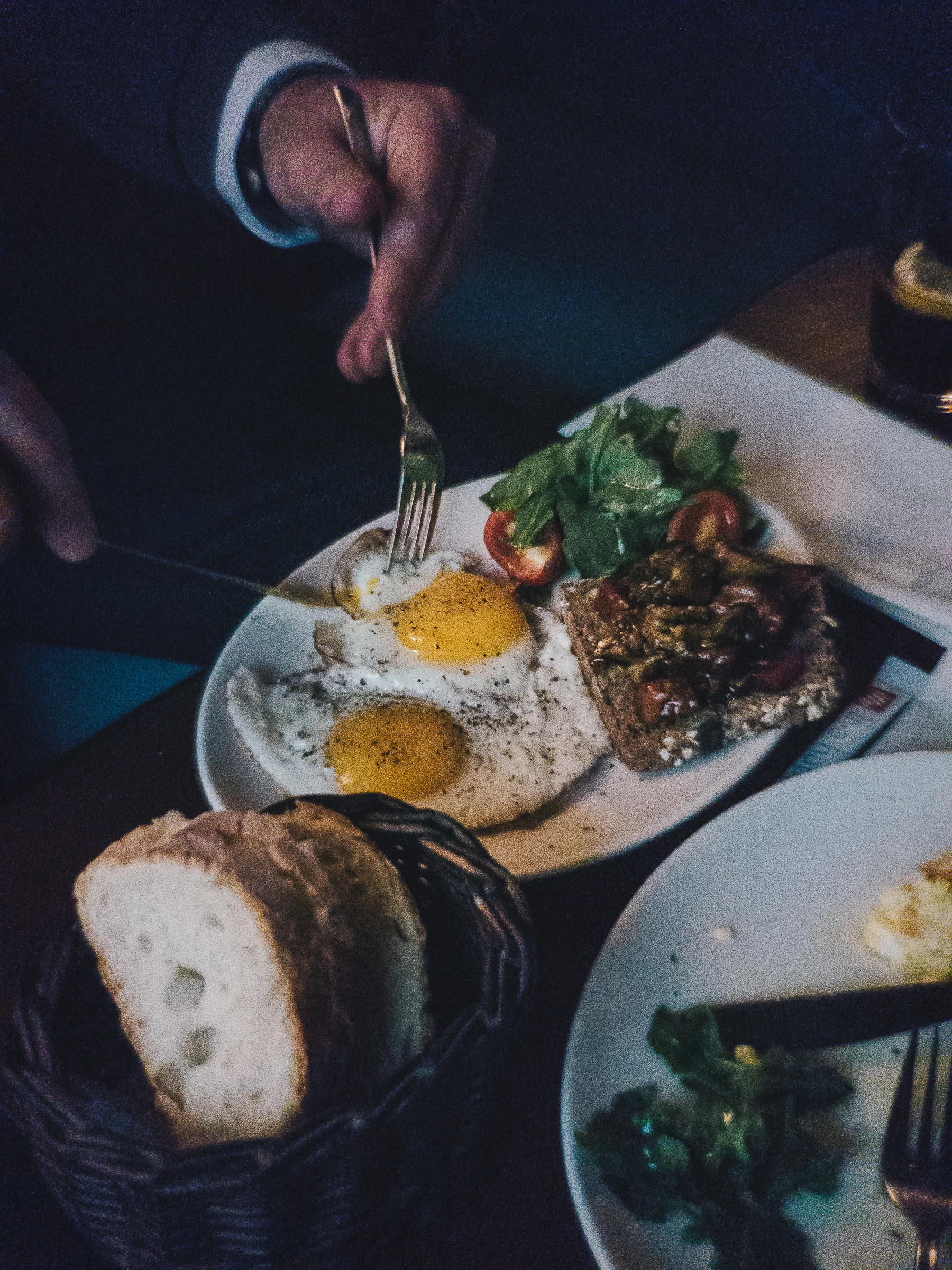 Bar Centrale - bitplay AllClip HD Wide Angle Lens Star Filter - Samsung Galaxy Note9 - Yes! Please Enjoy-11.jpg