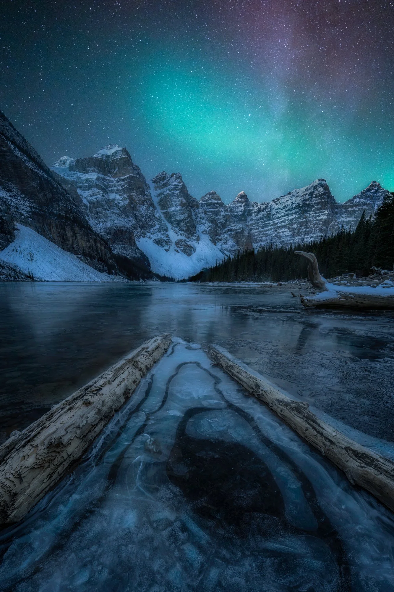 moraine-aurora-milky-way-logs.jpg