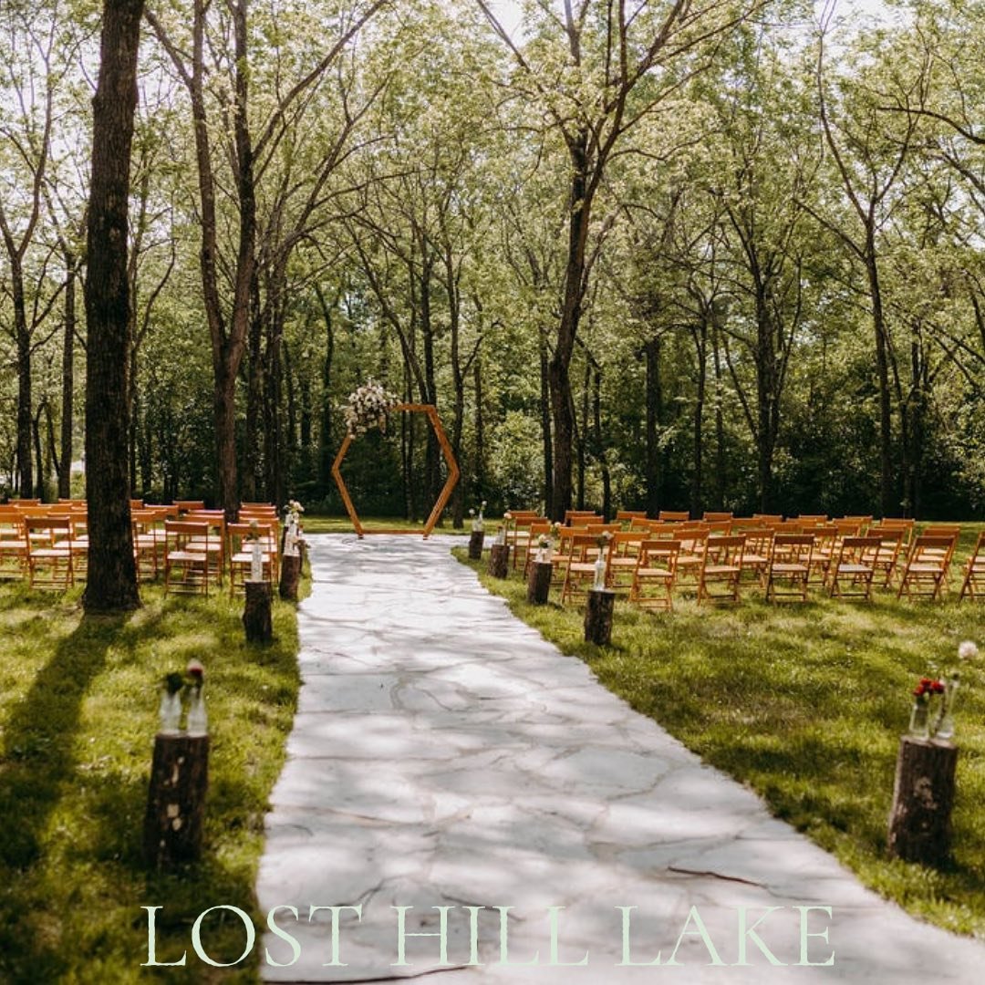 Budding trees &amp; wildflowers dashed about. 🌿

When you&rsquo;re ready to select a venue for your Spring forest wedding, consider Lost Hill Lake!
With a bounty of natural scenes, we&rsquo;re here to help with the perfect wedding location. 

Tour n