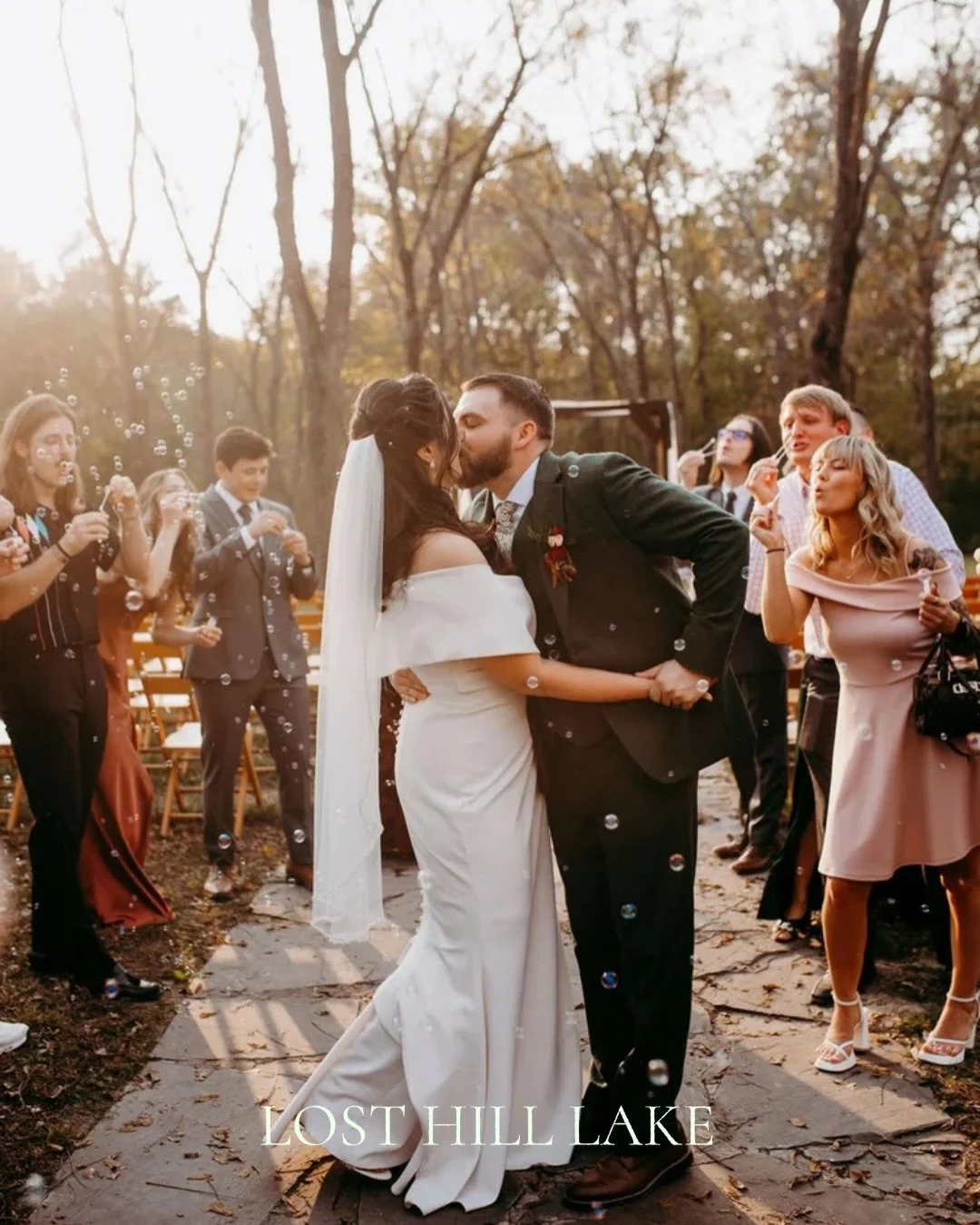 ✨ From &ldquo;I do&rdquo; in the golden glow of Walnut Grove 
to dancing under a sky full of twinkle lights&hellip;
This wedding was a pure forest fairytale.

Our 200-acre woodland provides ample options to sneak away without leaving the fun. 👌

Rea