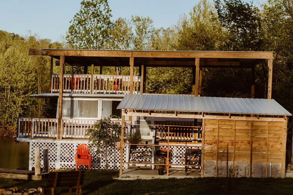 The Happy Dayz Houseboat