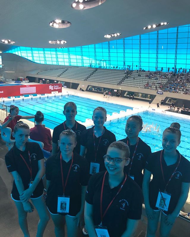 13-15 team at the combo cup ready for their swim! 
#sesynchro 
@swimengland 
What a fabulous opportunity to swim at such a wonderful faculty!!