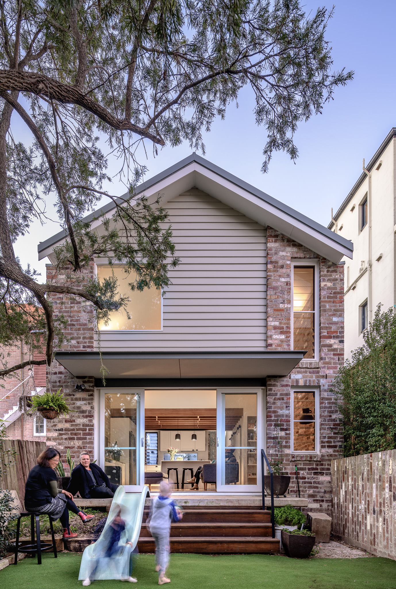   SE House  Petersham  Using a big volume to maximise the light and space on a narrow site with a south facing rear garden.   Project Duration:  Apr 2015 - Sep 2016   Construction:  7 Months   Engineer:   D'Ambrosio Consulting    Builder:   Build By Design    Joiner : Ikea Joinery   Photographer:   The Guthrie Project  