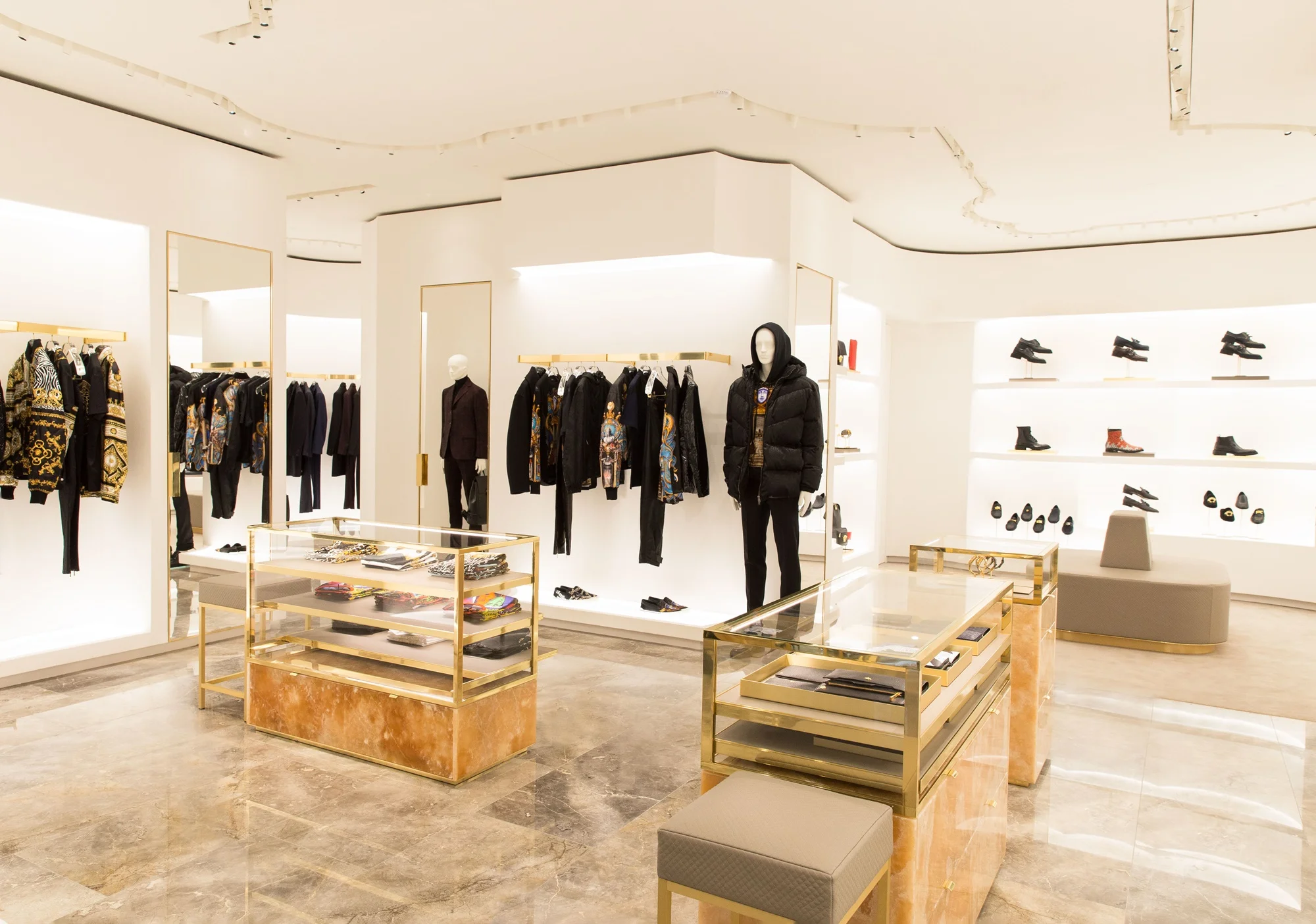 3063968_versace-store4.JPG