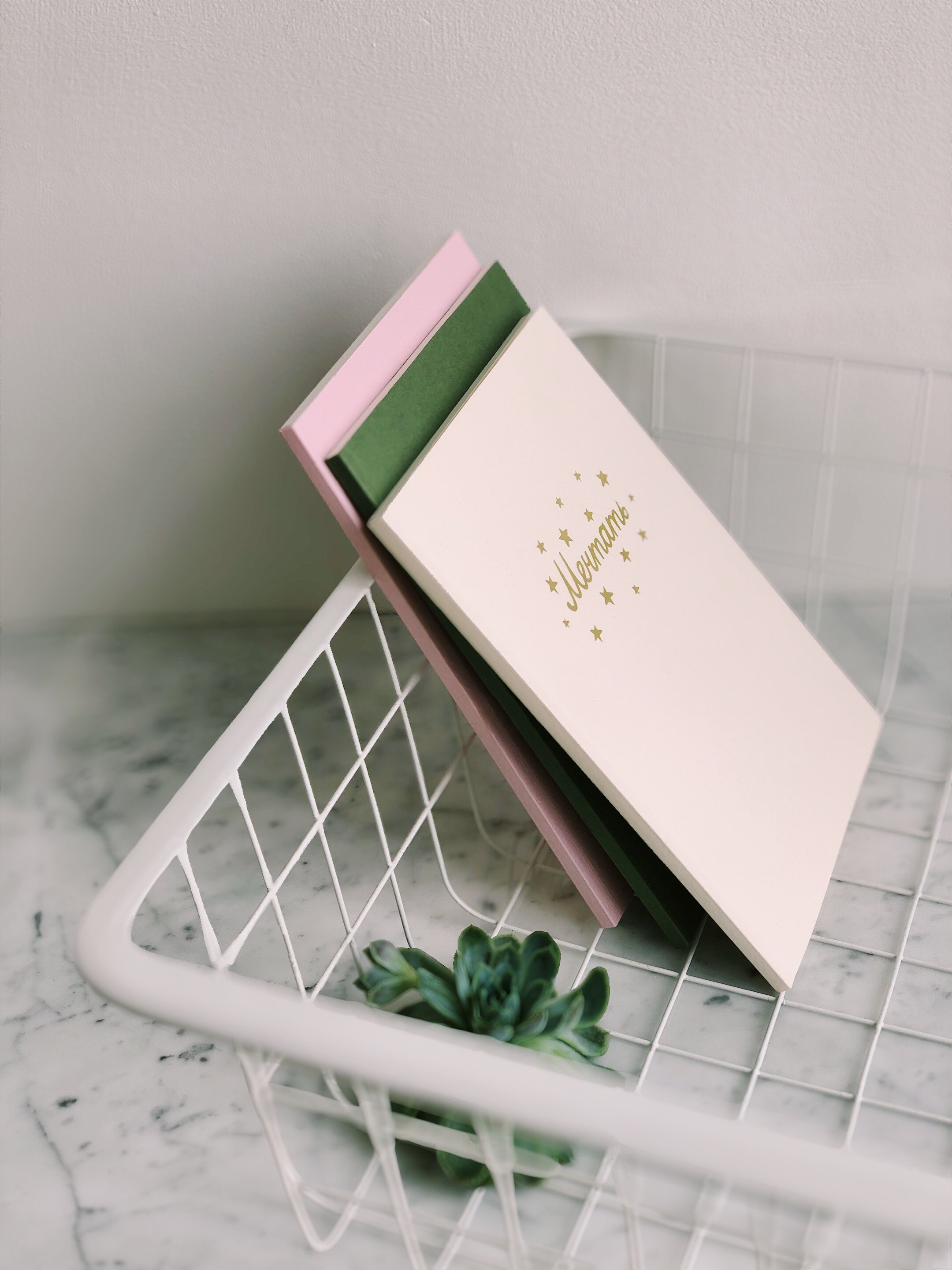 books-close-up-details-1029808.jpg