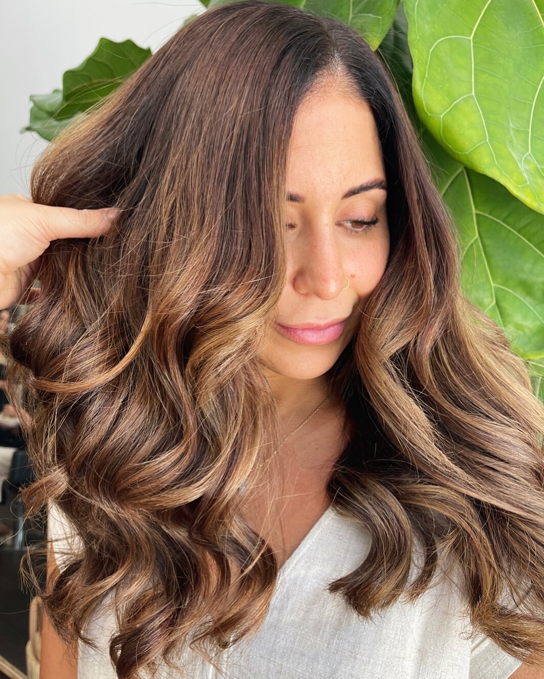 How gorgeous is @lindadervish 
Absolutely love how natural her colour looks, we opt for a darker root to help blend her natural depth and a mix of high and low lights to give her a low maintenance sun kissed glow! 
Perfect for summer 🌺