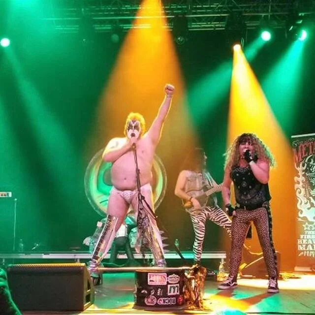 This isn&rsquo;t a shit show. It&rsquo;s THE shit show.
📸: @therealmannythehipster
.
.
.
#elviss #elvisssimmons #elvisssimmonsandthememphisstrutters #metalachi #concert #elvispresley #kiss #genesimmons #petercriss #hobanaheim #livemusic #comedy #vau