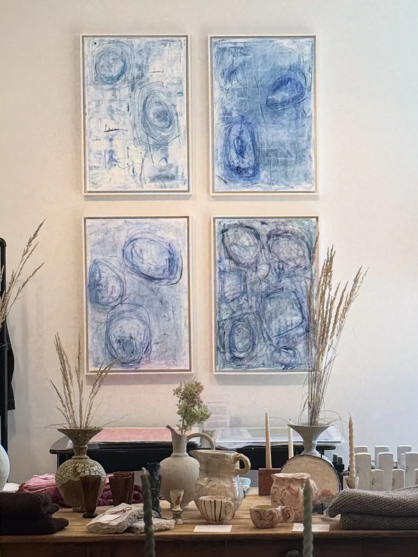 If you find yourself in the cute town of Kent CT&hellip; stop by @rentrayage - gorgeous objet and clothing - all sustainable AND artwork by me and @figaro_apothecary body collection 💙💙💙

#artwork #blueart #lightcodes #kentbarnsct