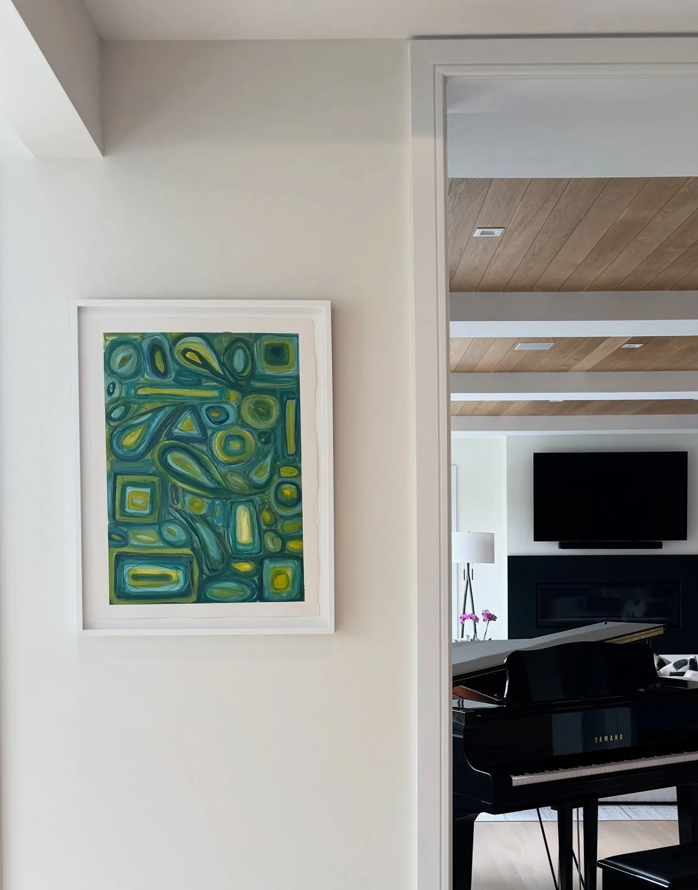Happy to see this piece in my amazing 💫 clients&rsquo; beautiful home. Grateful 🙏

#worksonpaper #lightcodes #artwork #abstractart #greenart
