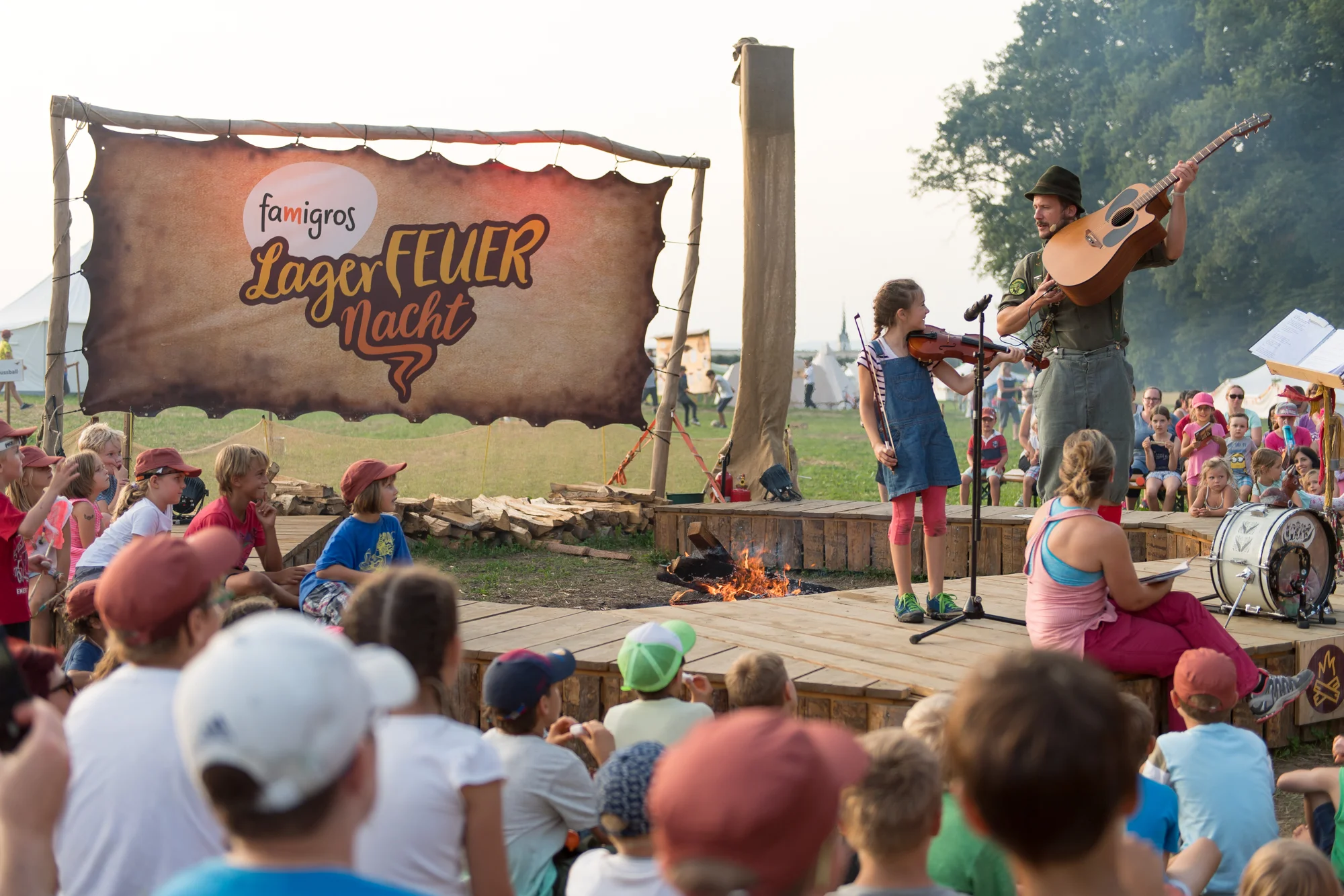 Famigros Lagerfeuer-Nacht