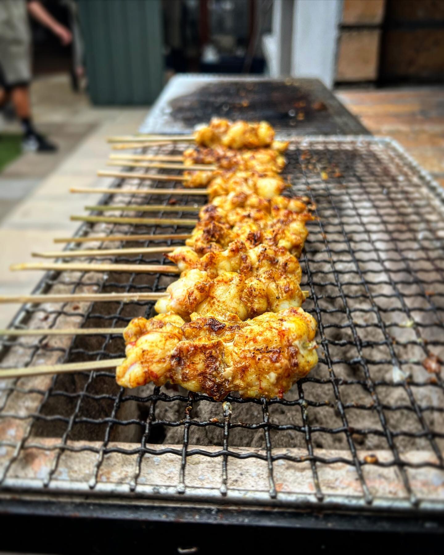 Masala Scampi Skewers on the hibachi grill, a favourite of many! 

A lovely afternoon celebrations at @putikiestate 👌🏽🥂

#waihekechef
#waiheke
#waihekeisland
#fundining
#privatechef