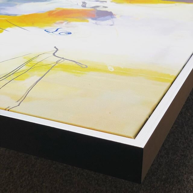 Floated Canvas, nicest way to finish a stretched canvas
#framingart #framing #framed #canvas #canvasframing #dubaiartist #dubaiart #glasgowframing