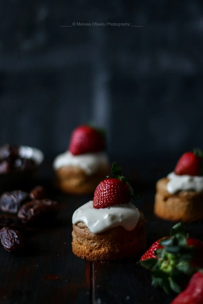 Flourless Mini Orange - Strawberry Cakes with vegan Sour Cream [Glutenfree]