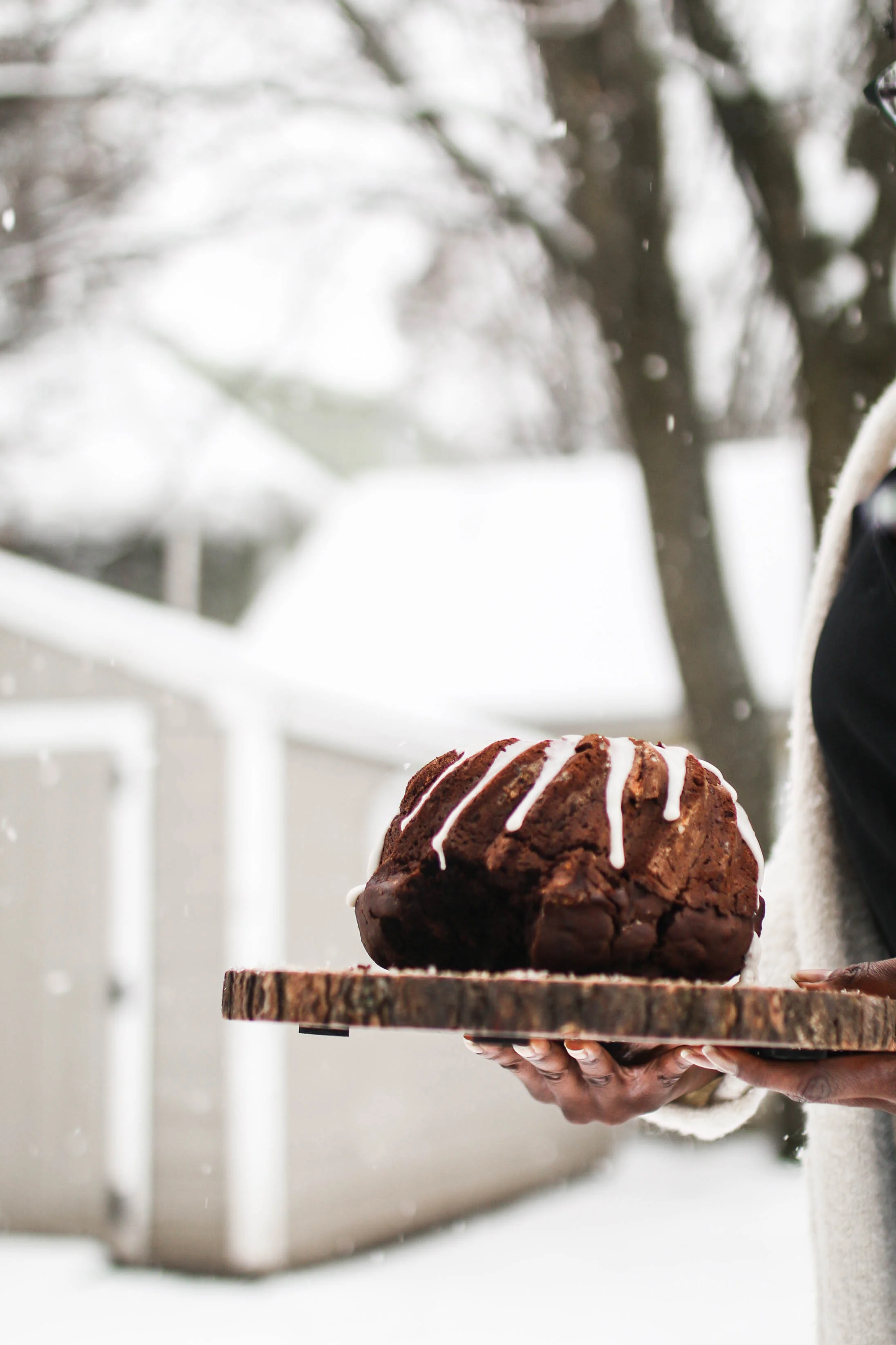 Winter Chocolate Bundtcake with Lime &amp; Vanilla Glaze