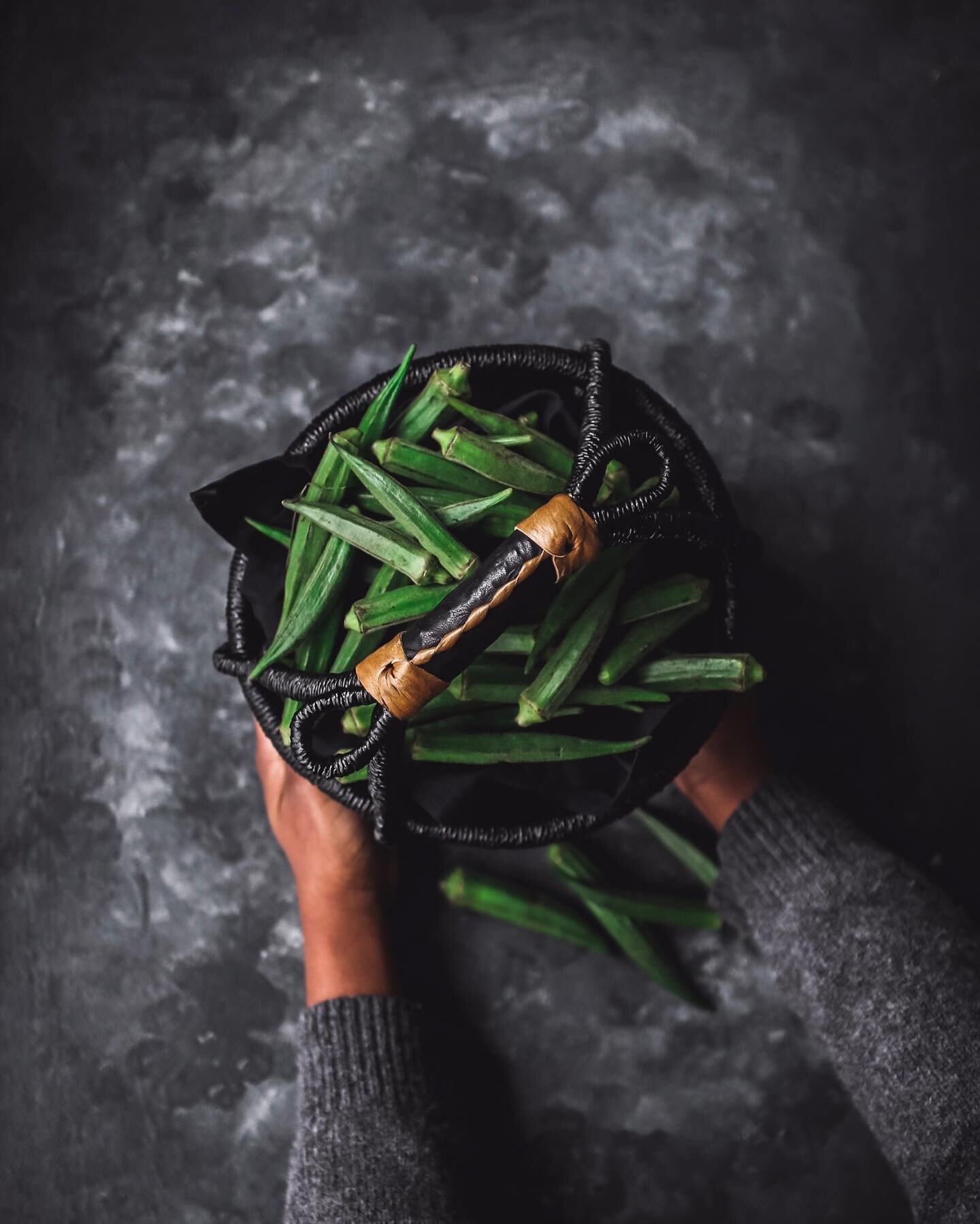 Today&rsquo;s #eatcaptureshare is all about okra, green peppers and green beans. Personally I love green foods and shooting them. Honestly though shooting Okra can be challenging at times. 
💚
In my stories I share a few tips on how to make it easier