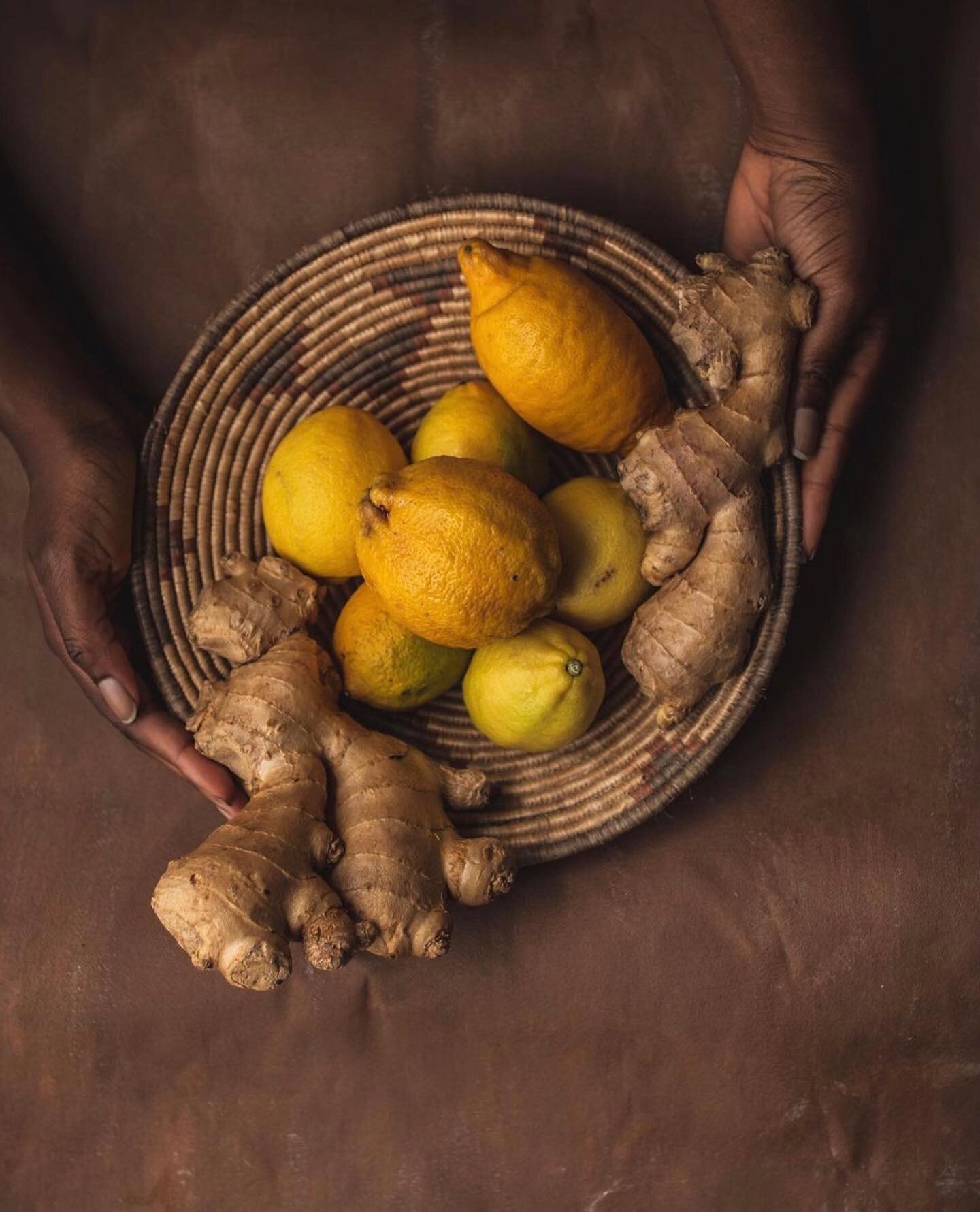 Sharing some Mid-week vitamins 🍋 🍋 
.
.
.
.
.
.
.
.
.
.
.
#blackwomenfoodphotog #africanfoodbloggers #thatsdarling #asweetpointofview #fridaychallenge #creativefoodphotography #simpleandstill#foodartblog#beautifullight #foodcreatives#beautifulcuisi