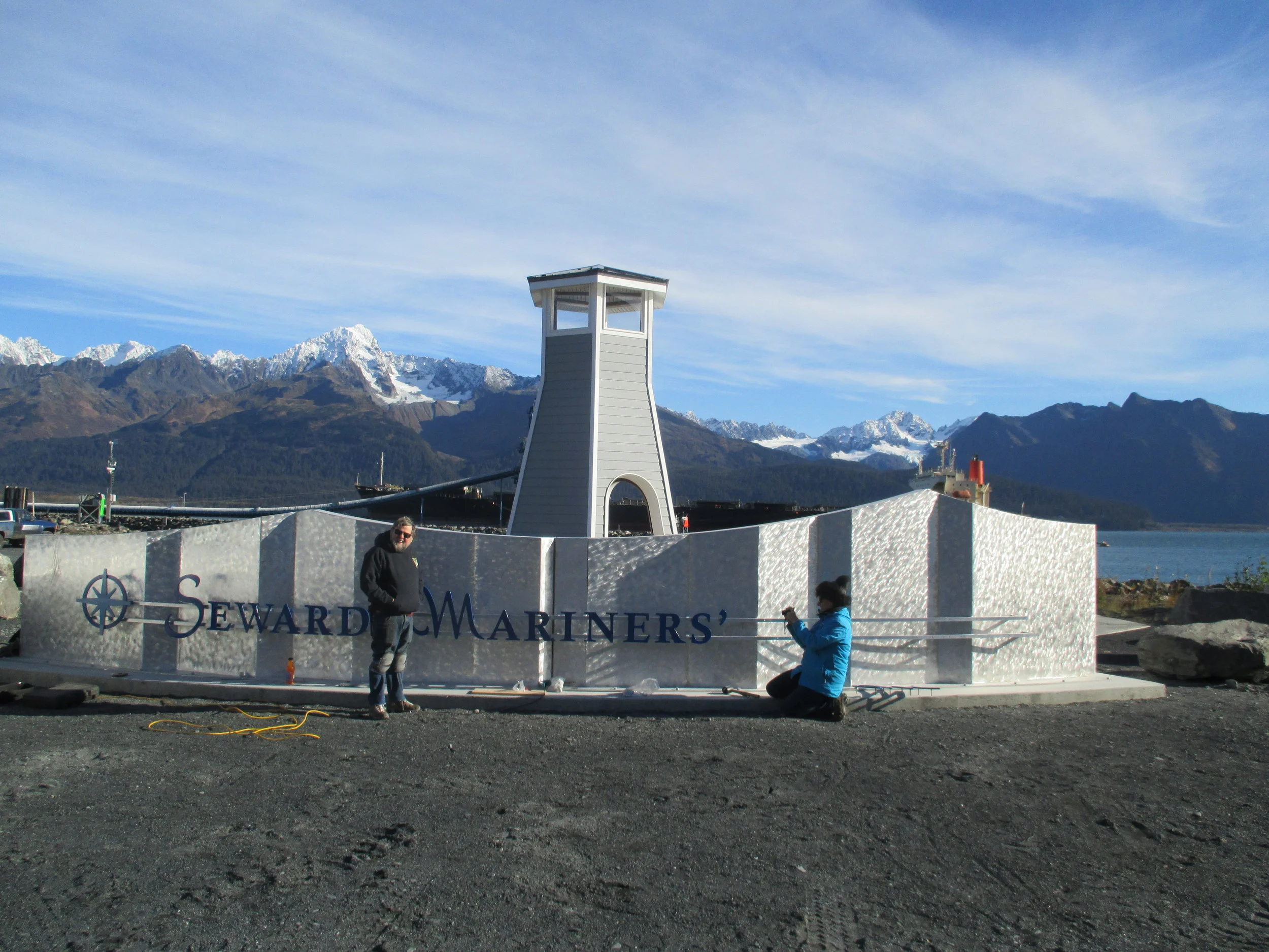 Rich n Pamela by wall.JPG