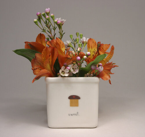 UNITE - Small Icon Vase by Beth Mueller – ArtQuest Gallery