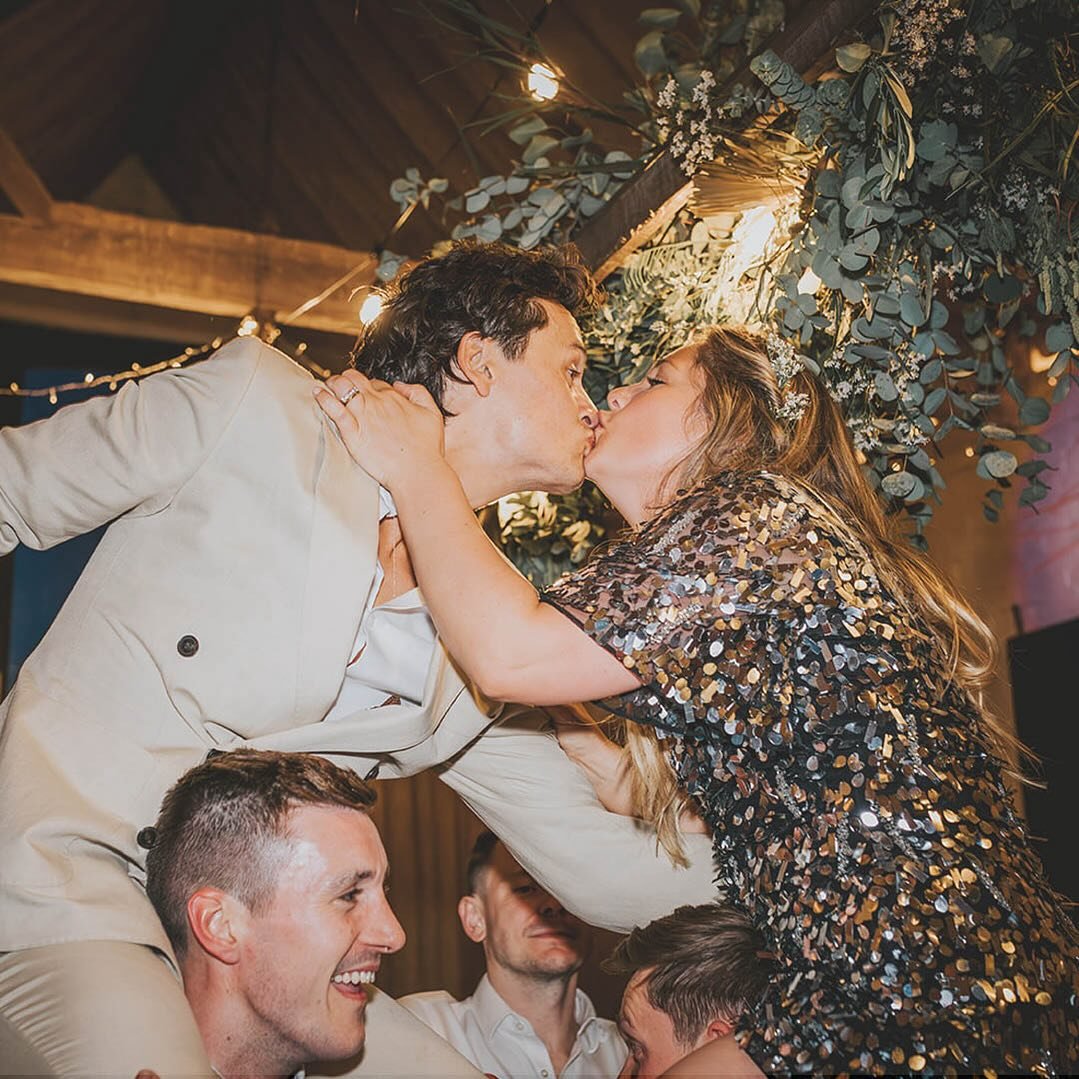 What&rsquo;s a wedding without an outfit change! Parrtttyyy!!! 🥳🪩 

#weddingfun #oitfitchange #sparkle #weddingstyling #mirrorballs 

Brilliant moment captured by the sensational @lotusphotographyuk