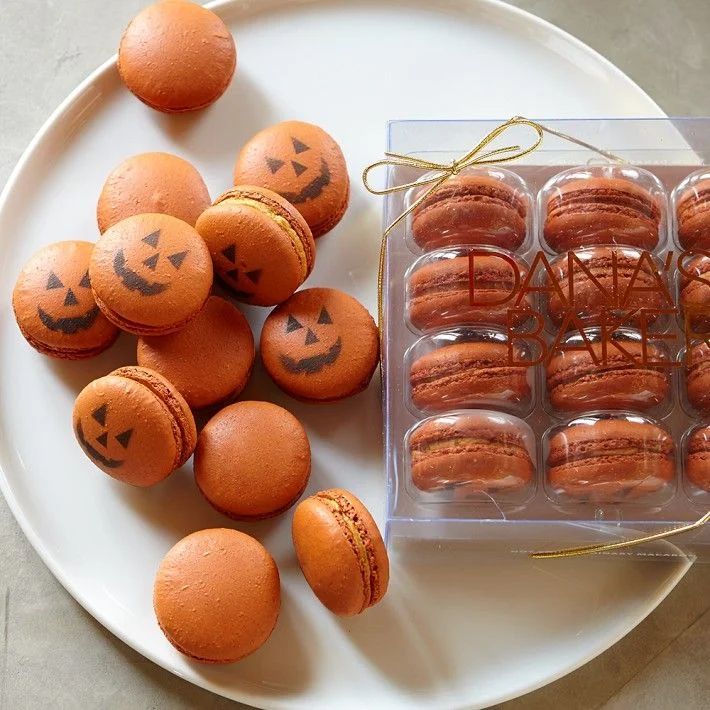 2a2b5-pumpkinmacarons.jpg