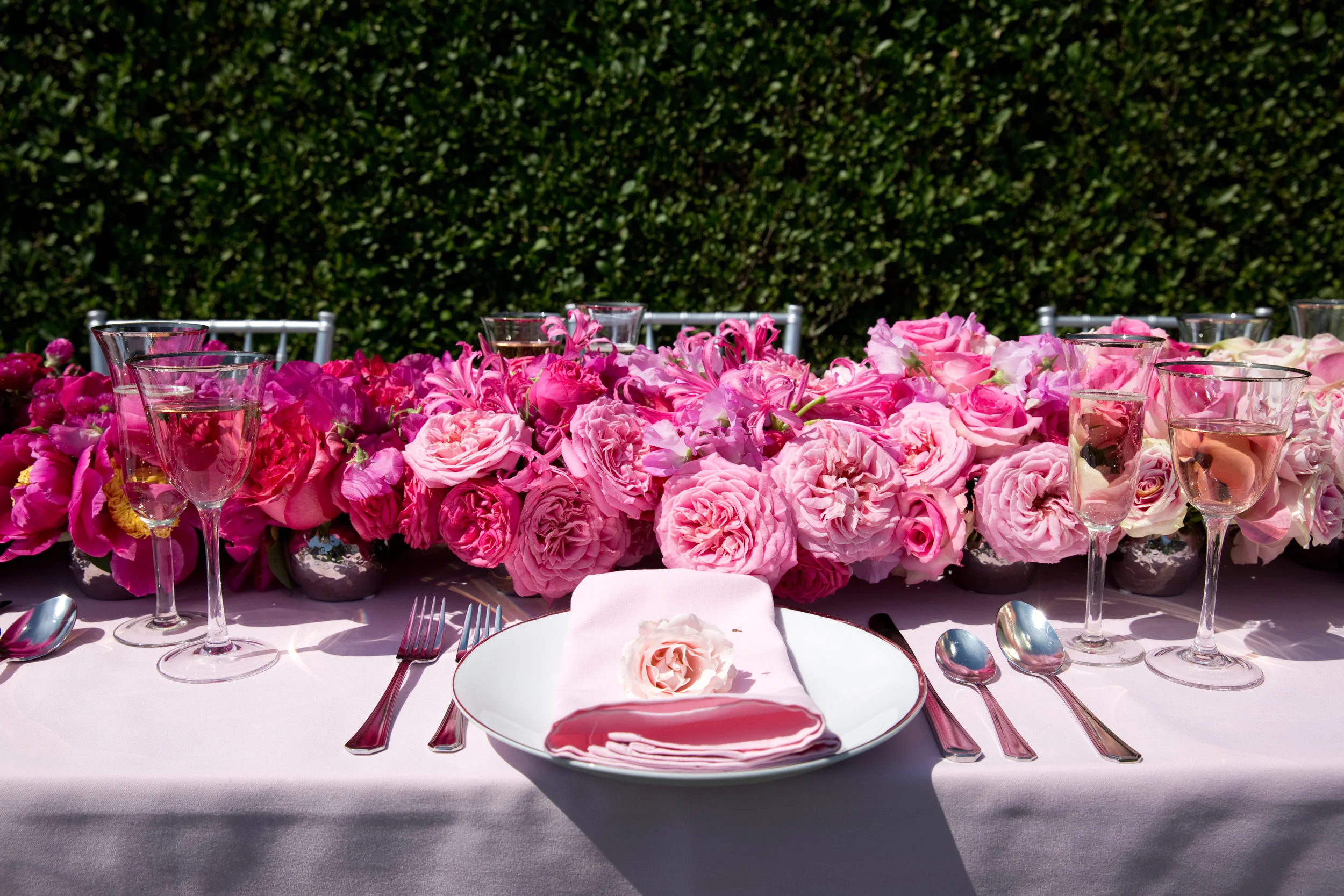 Modern Style Trend: A Monochromatic Theme For Your Next Event modern-style-trend-a-monochromatic-theme-for-your-next-event