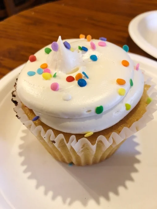 c3ed9-twolittleredhenscupcake-bfloraltwolittleredhenscupcake-bfloral.jpg