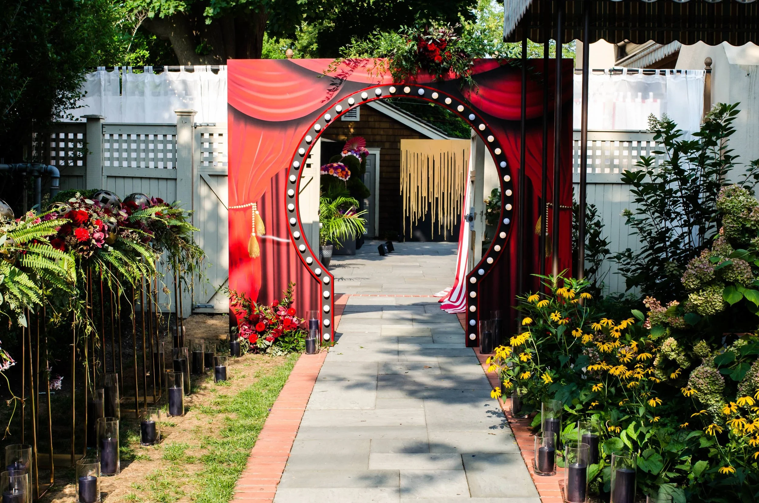 61d58-circusentranceway-bfloralcircusentranceway-bfloral.jpg