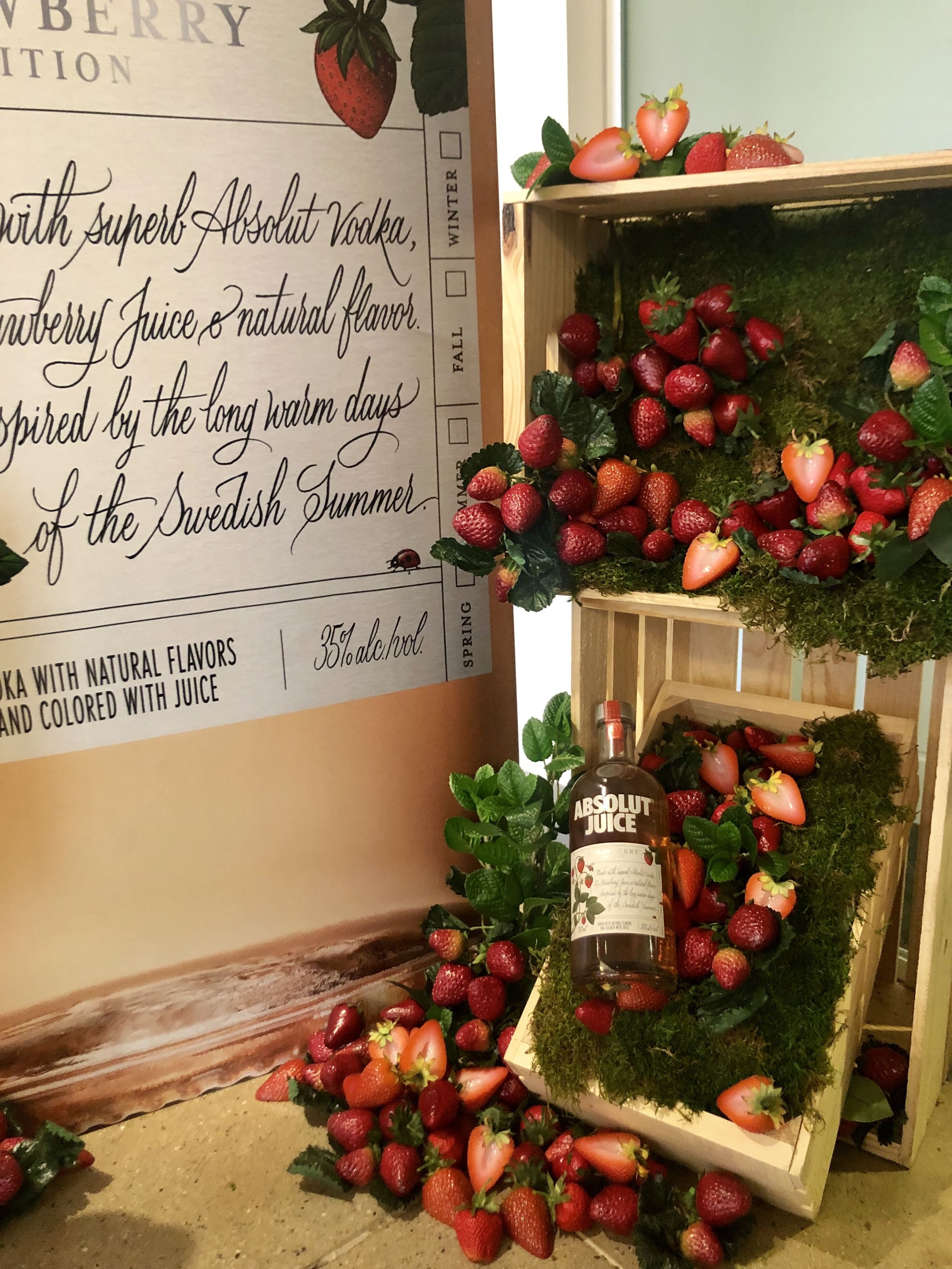 Absolut Juice Strawberry Display- B Floral