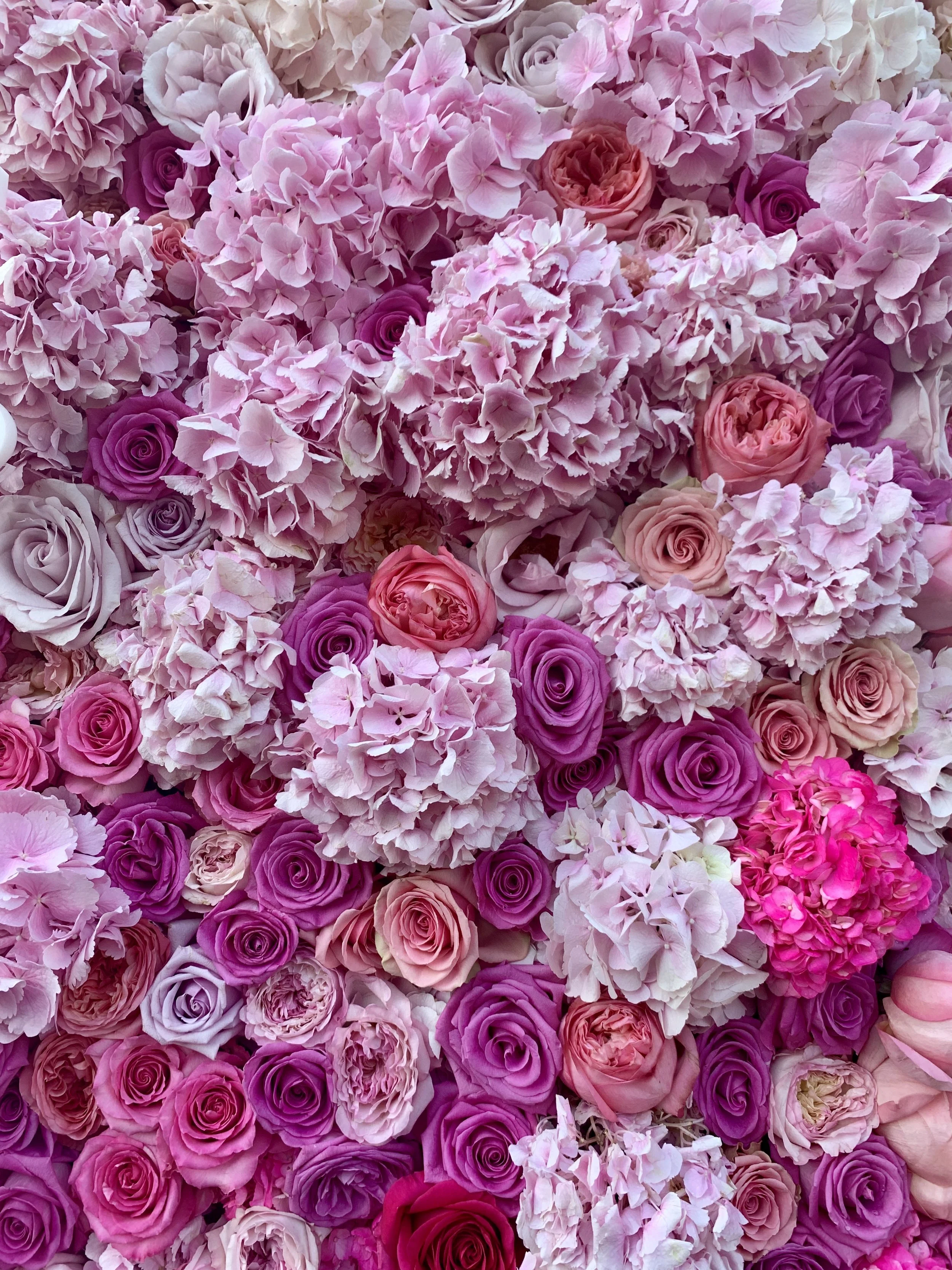 Modern Style Trend: A Monochromatic Theme For Your Next Event Modern Style Trend: A Monochromatic Theme For Your Next Event