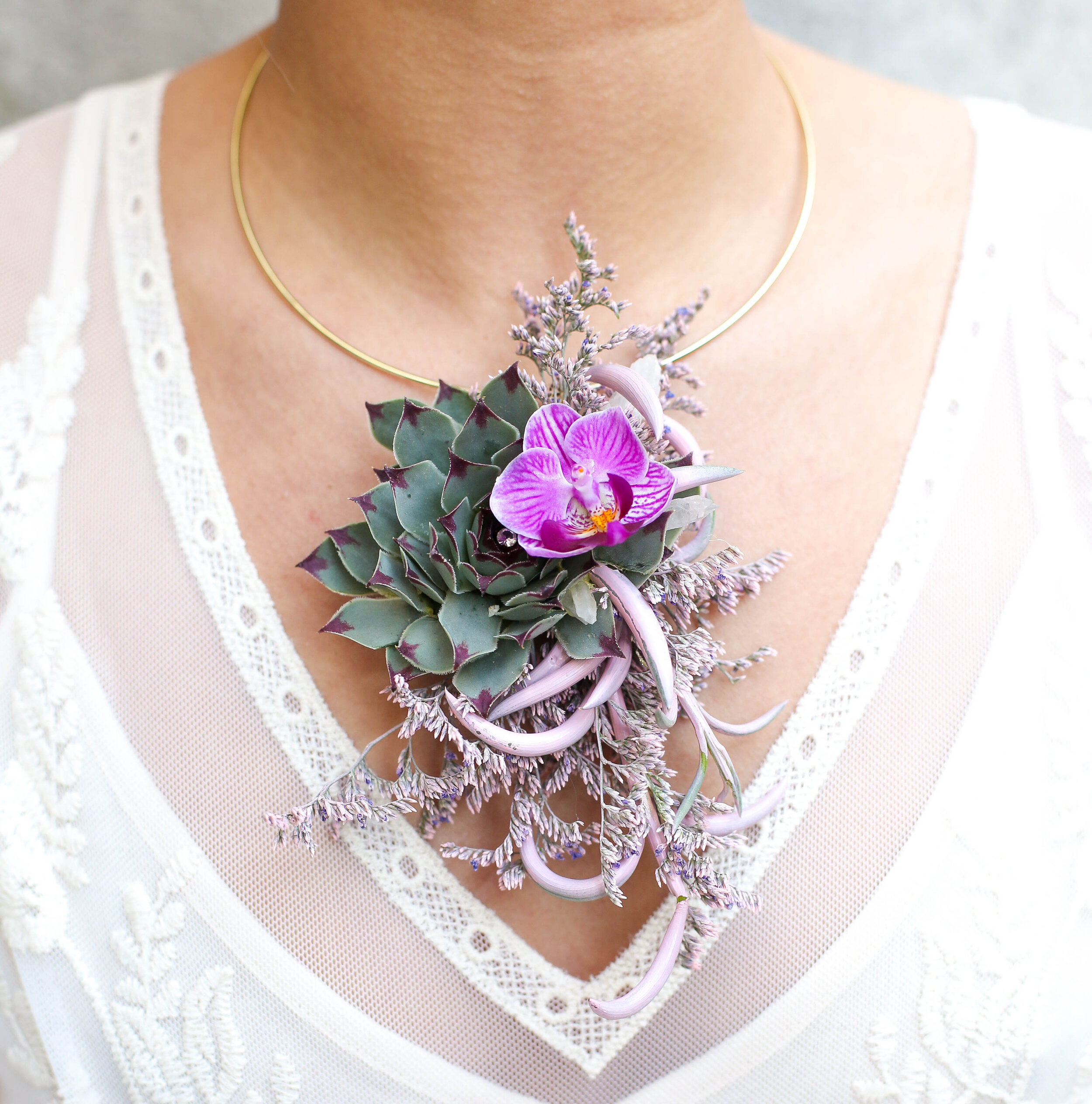 flower necklace real flowers.jpg