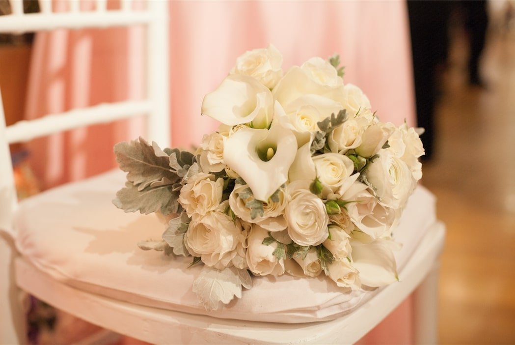 white+monochromatic+wedding+bouquet.jpg