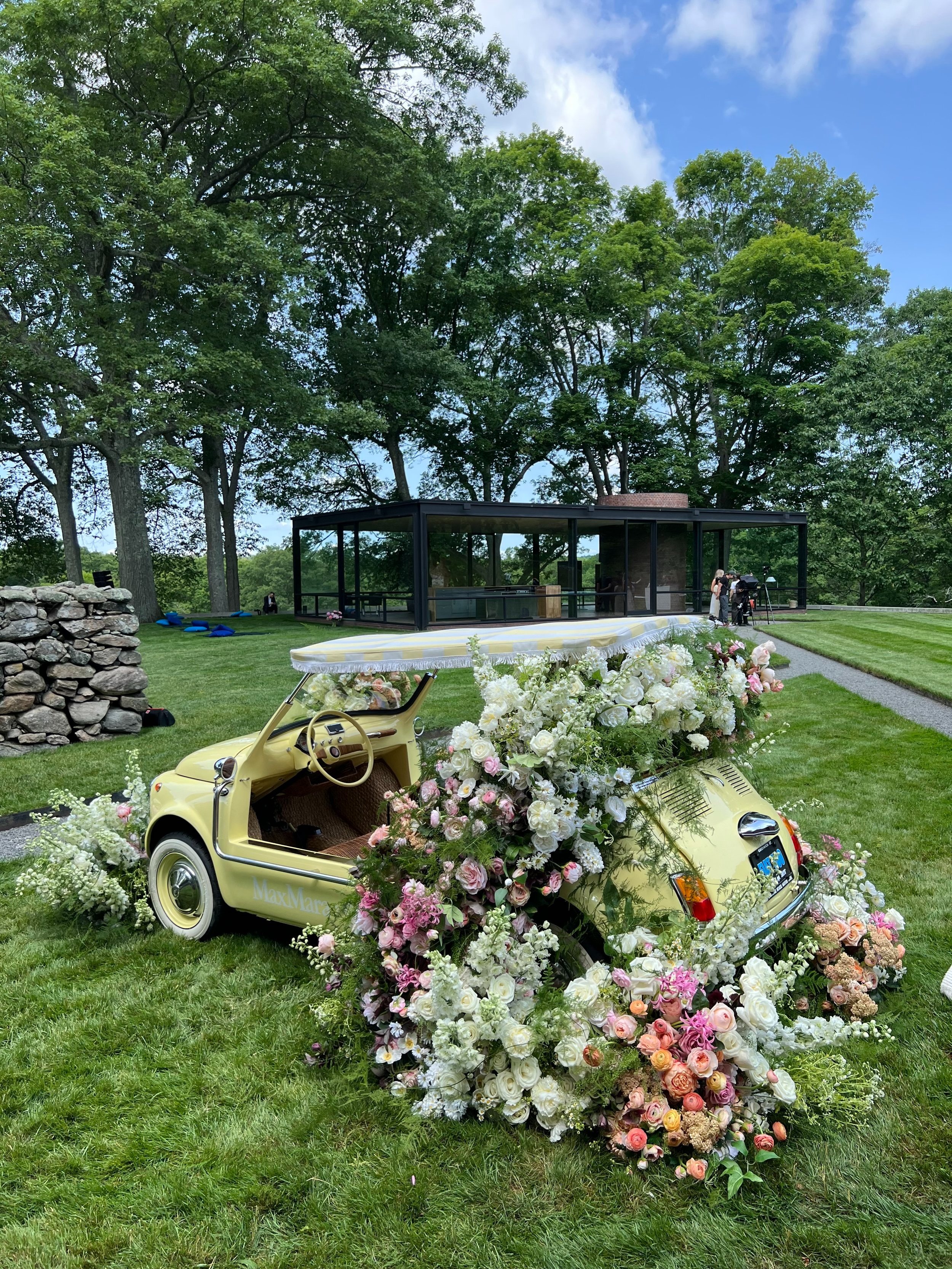 B Floral NYC Hampton Jolly Flower Bomb Car Installation