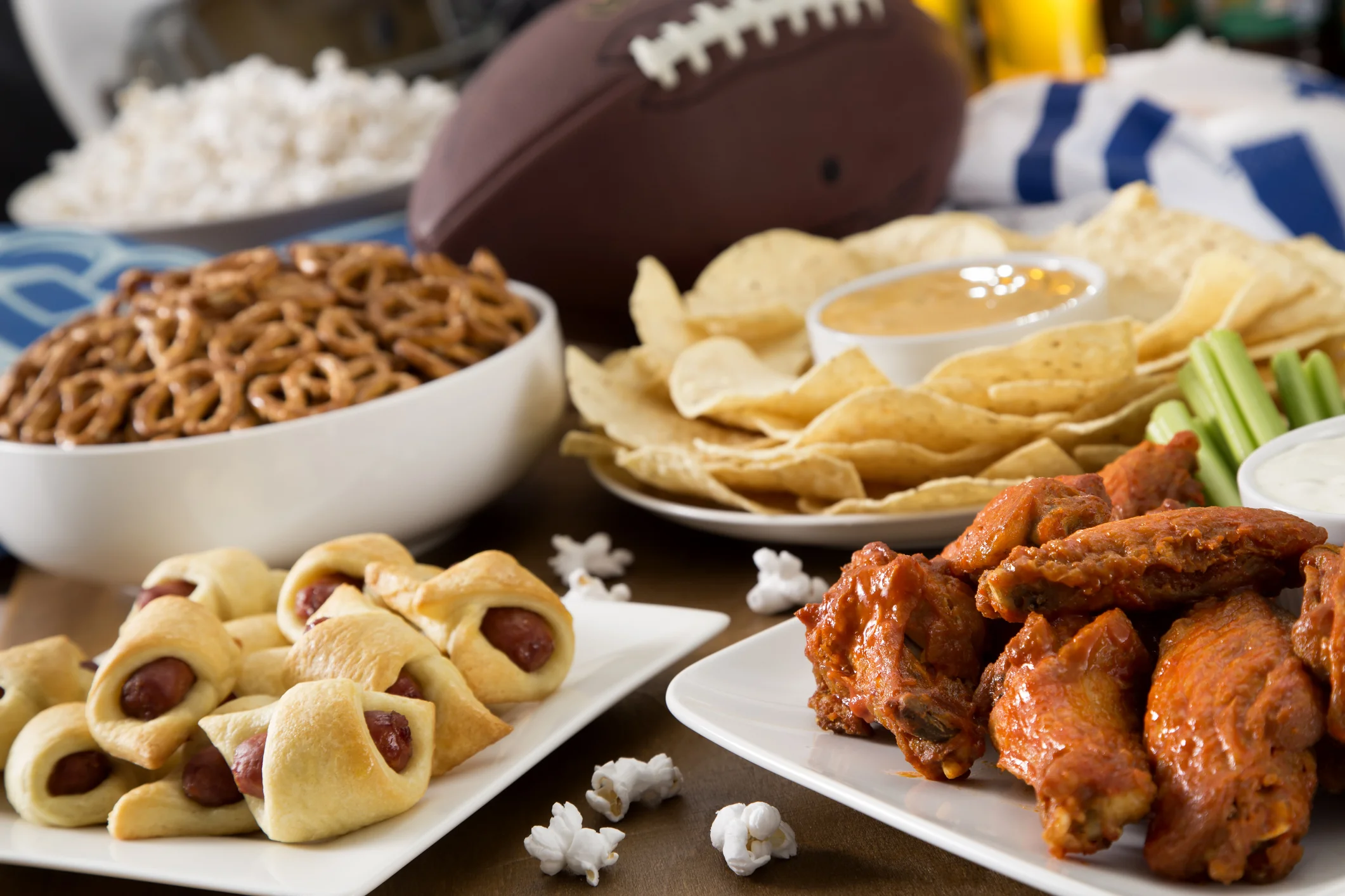 Throw the Ultimate Super Bowl Party - Ideas for Food, Games &amp; Fun