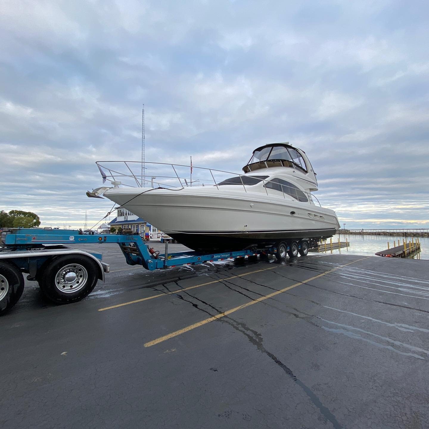 Another big one all tucked away for winter. #maritimeenterprises #dreamscapetransport #wheredidsummergo #searayboats #44db