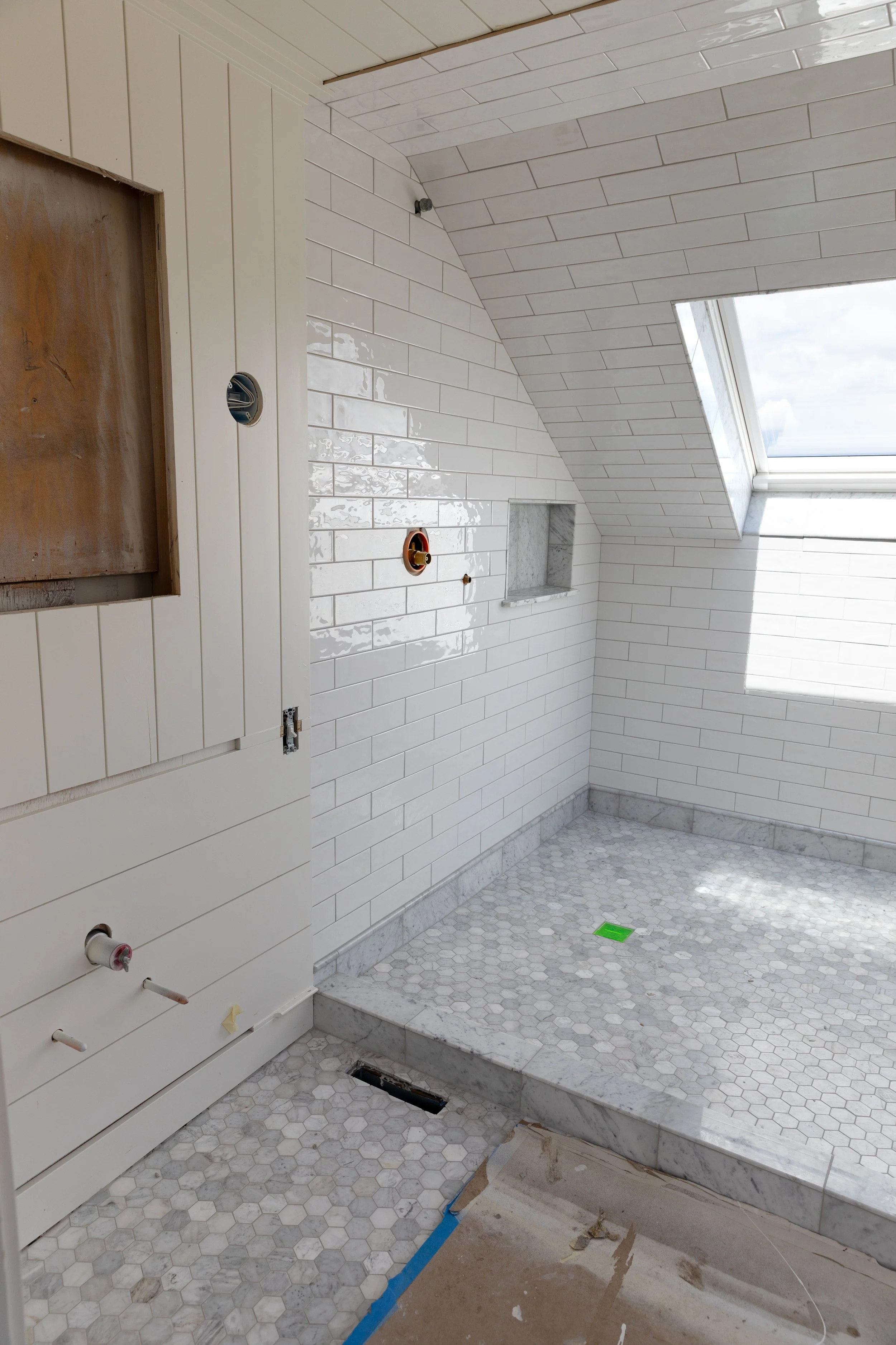 Our favorite epoxy grout for white subway tiles and marble hex floors