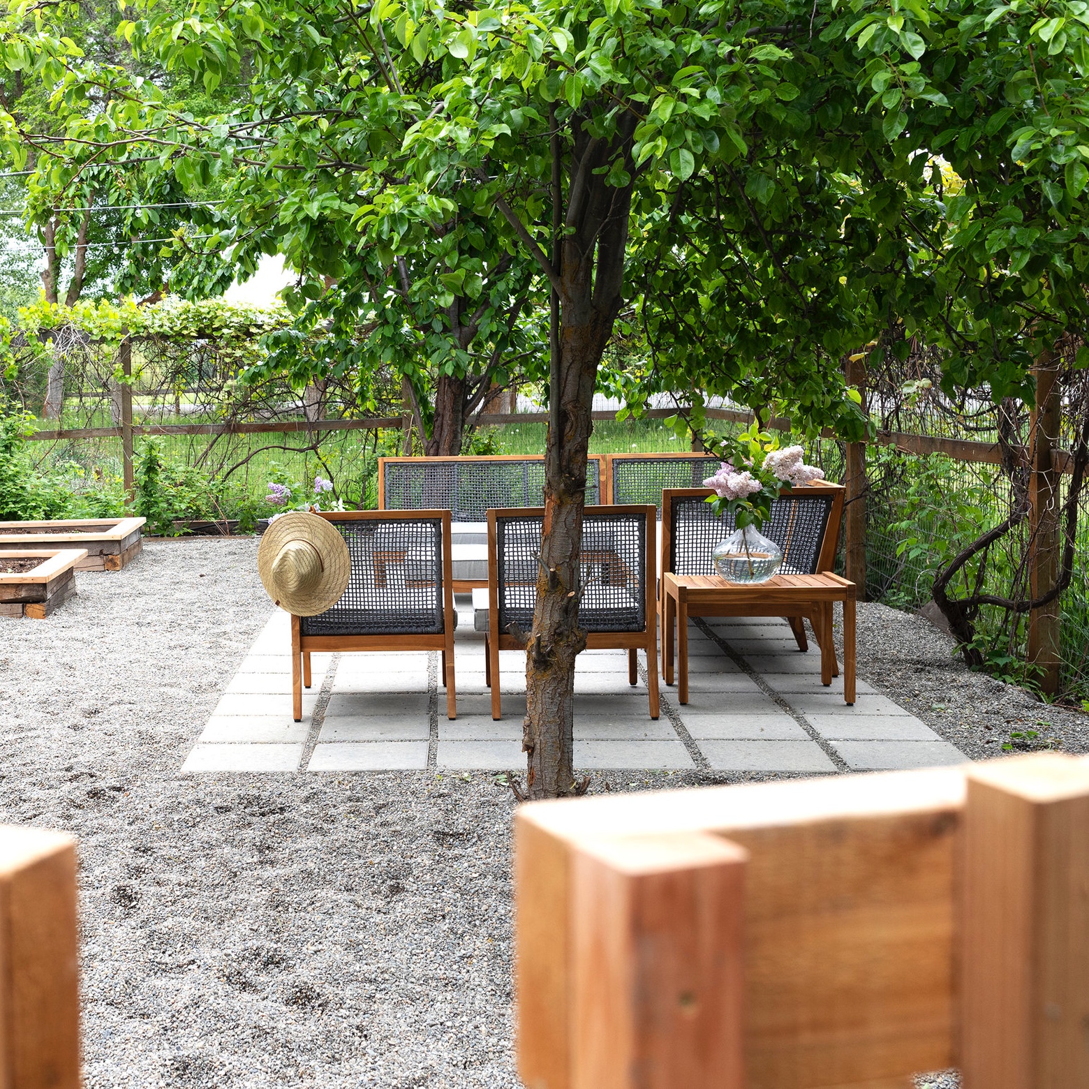 The+Grit+and+Polish+-+Farmhouse+Garden+Patio+from+Gate.jpg