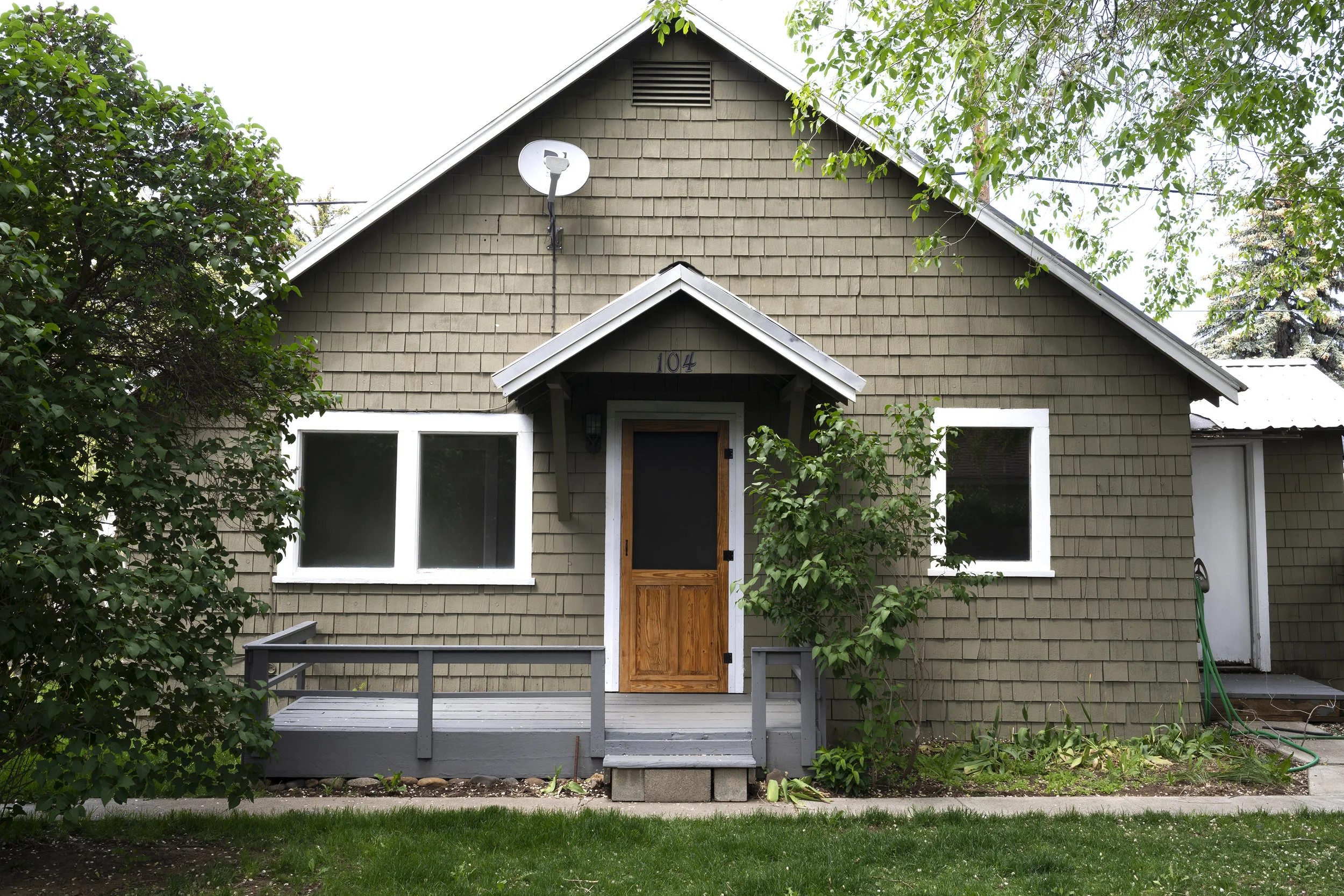 The Grit and Polish - Poplar Cottage Exterior 2.jpg