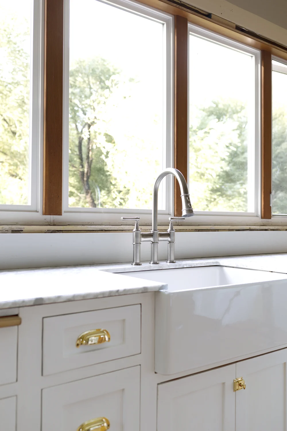 Farmhouse Kitchen // Our new Sink and Faucet! — The Grit and ...