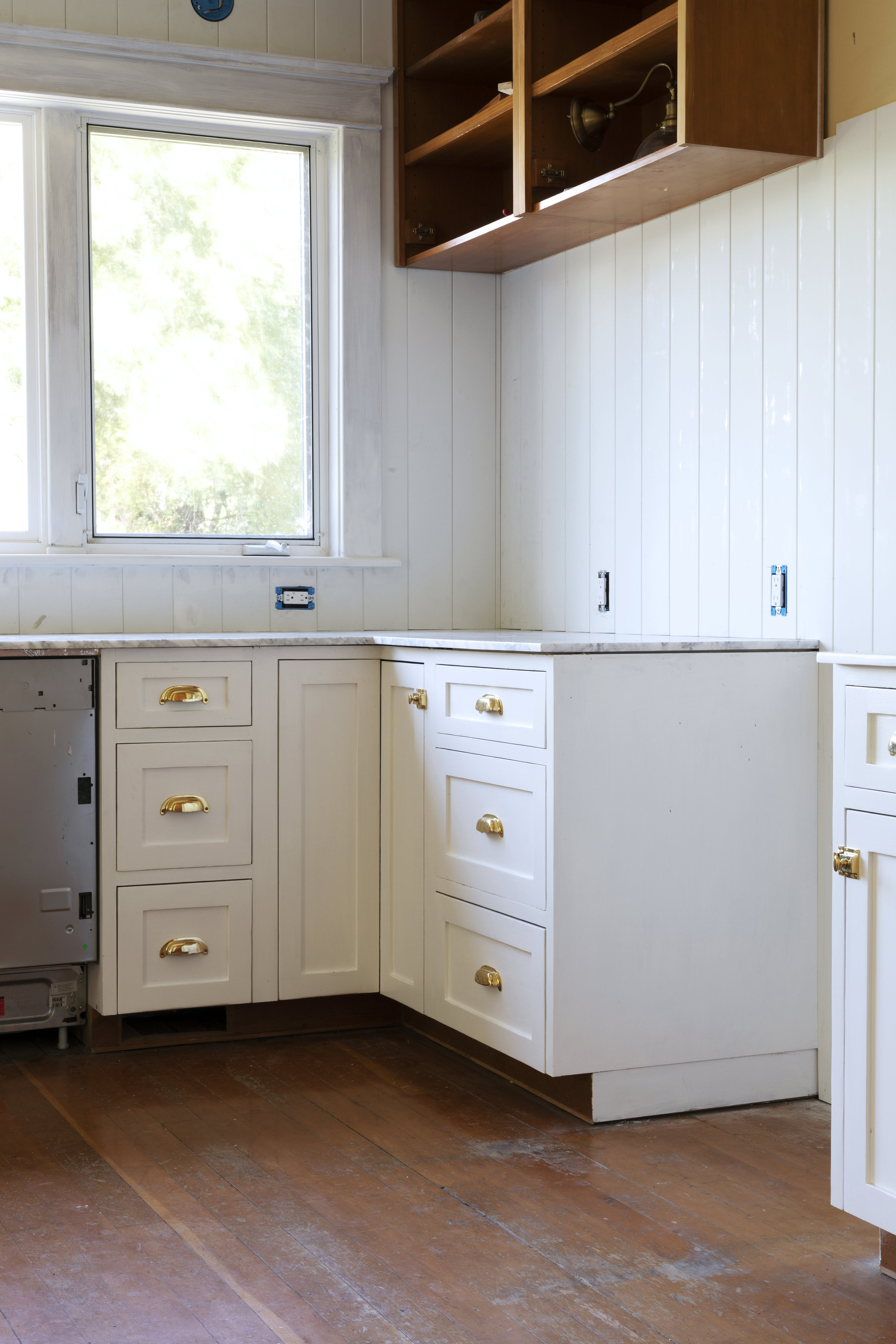 Hydraulic Jack For Kitchen Cabinet  Diy flooring, Home diy, Farmhouse  furniture