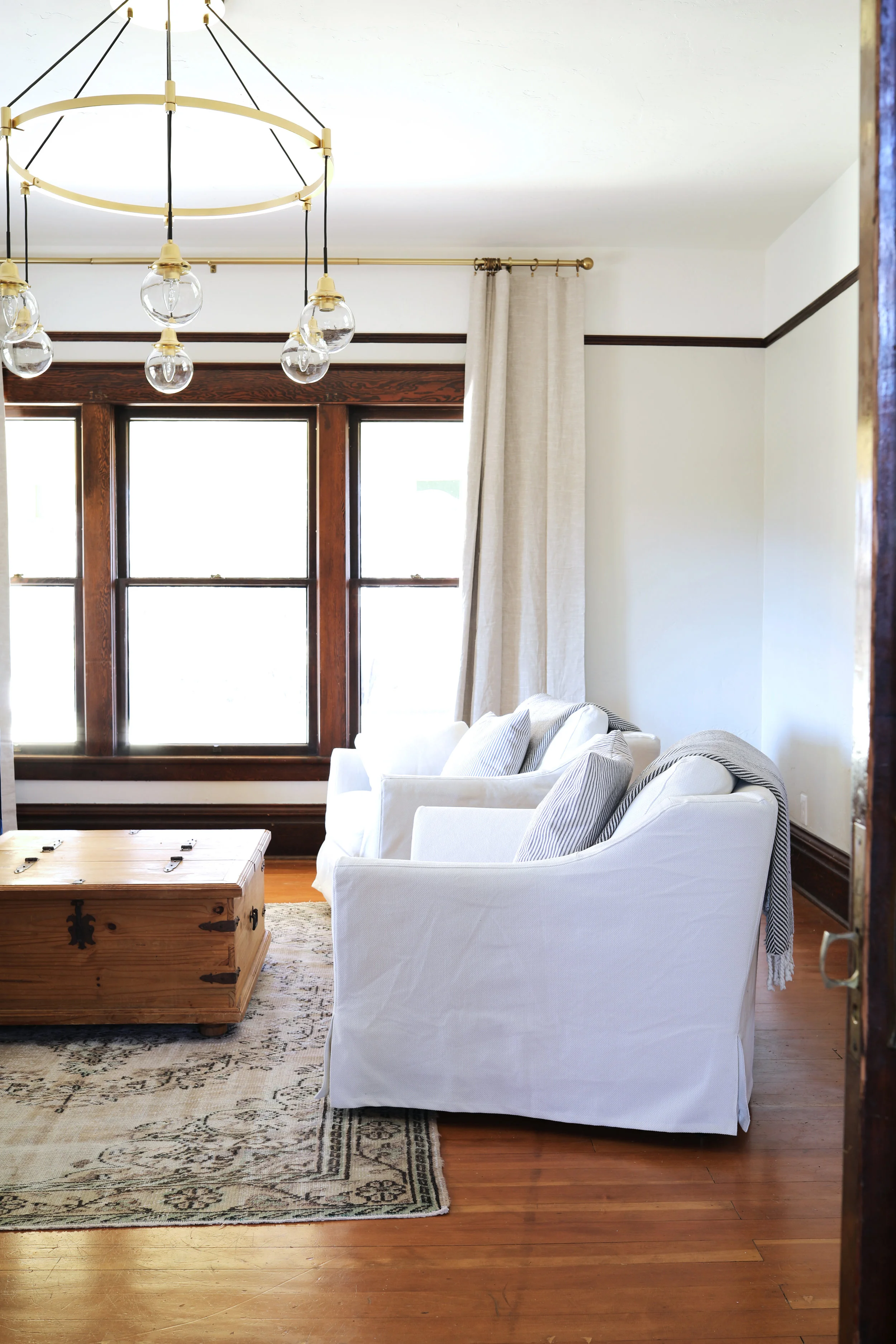 The Grit and Polish - Farmhouse Living Room 7.jpg