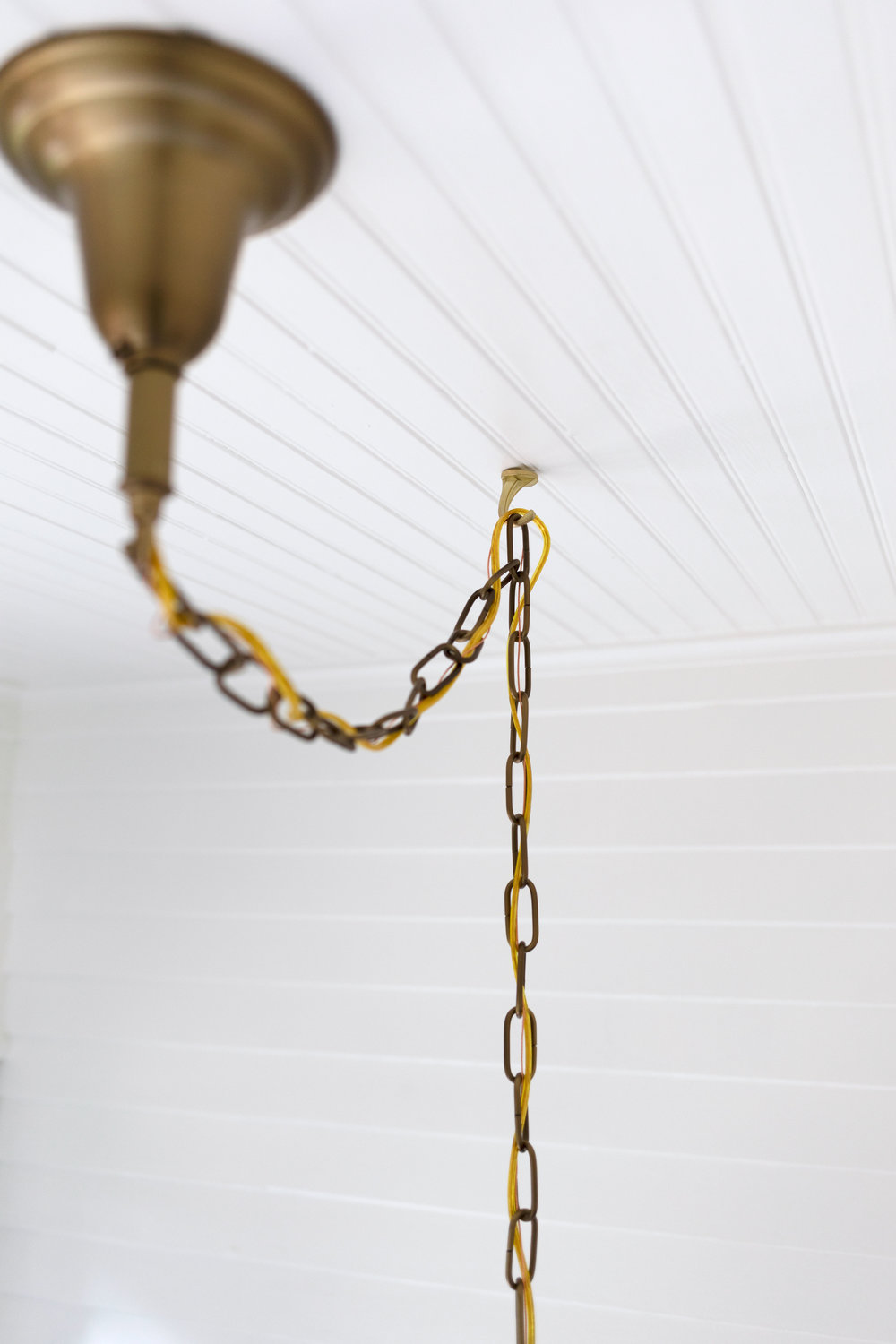 Center An Off Ceiling Light, How Do You Install A Hanging Light Fixture With Chain