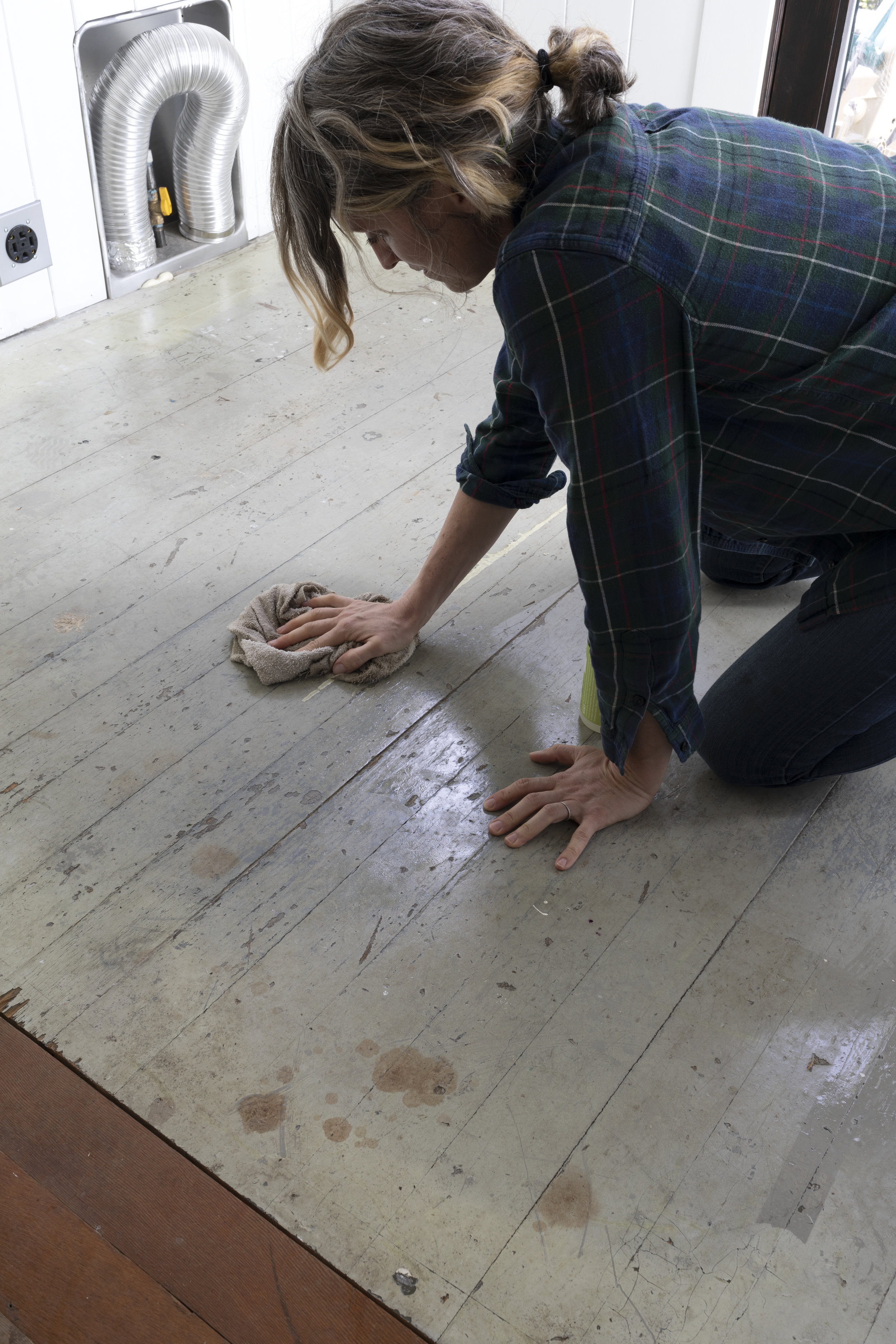 diy // how to paint any wood floor — the grit and polish